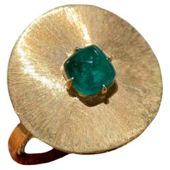 18K Yellow Gold 0.88 CT Sugarloaf Emerald & Diamond Gold Graving Ring