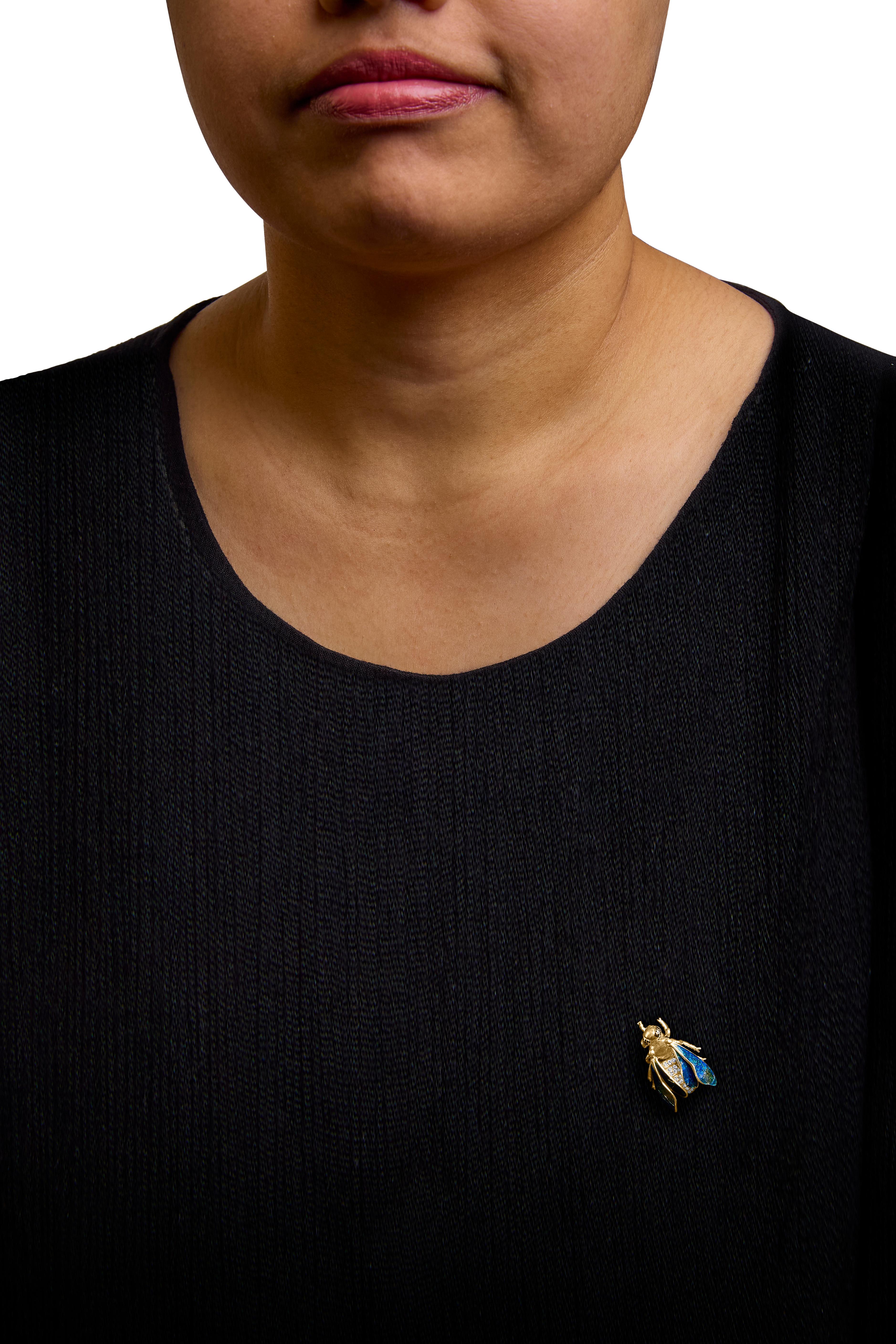 18K Yellow Gold 1/2 Cttw Diamond and Blue-Green Enamel Bumblebee Brooch Pin In New Condition For Sale In New York, NY