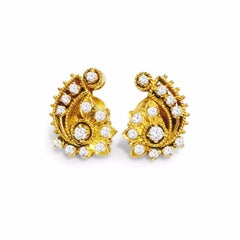 18K Yellow Gold 1 carat vintage Diamond Earrings.