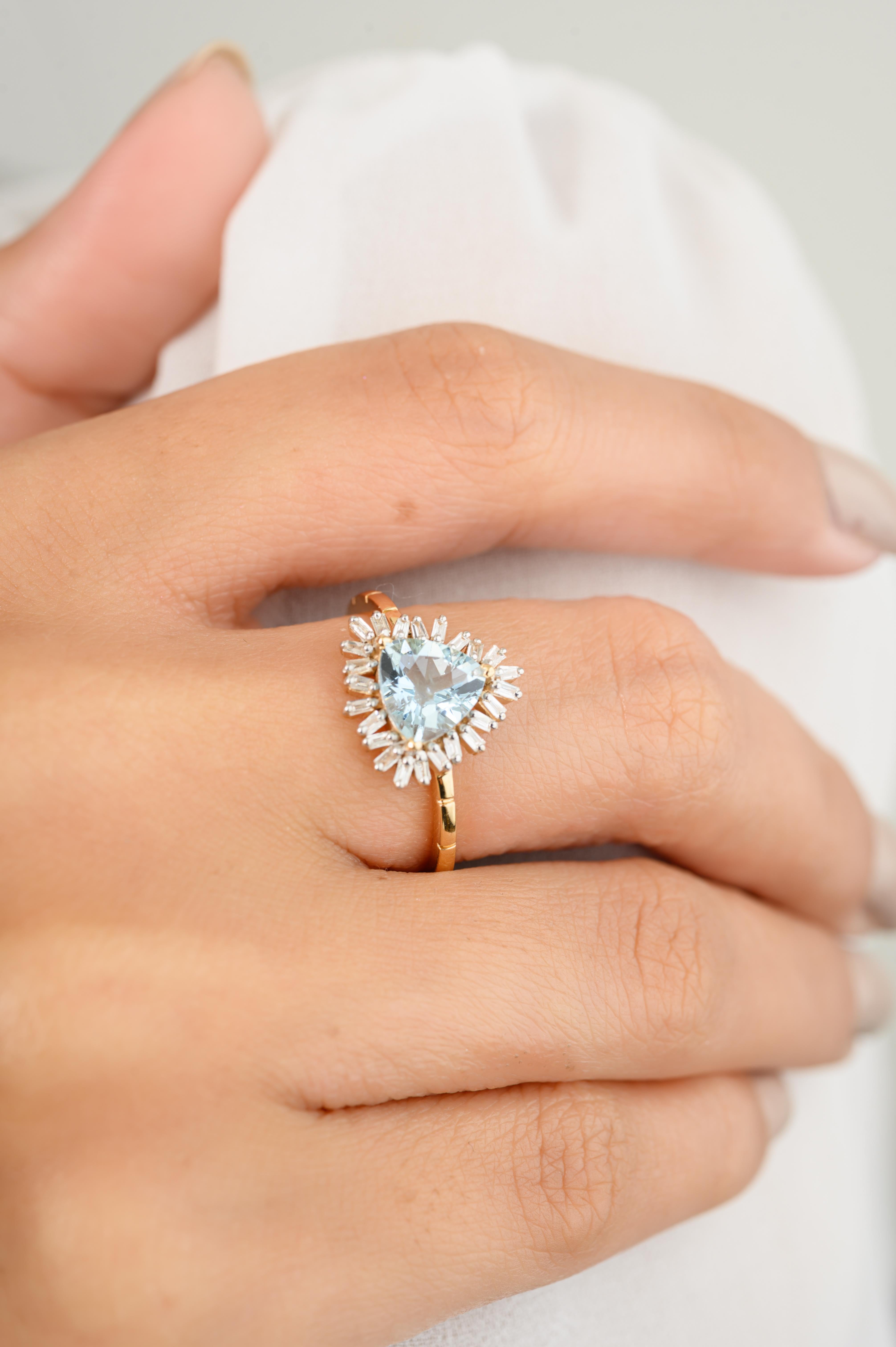 En vente :  Bague de fiançailles en or jaune 18 carats avec aigue-marine, diamant baguette et halo de 1 carat poids total 4