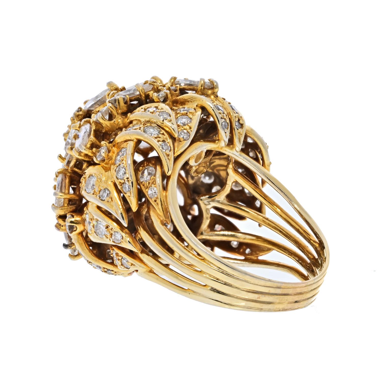 18 Karat Gelbgold 10 Karat Diamant Cluster-Ring im Zustand „Hervorragend“ in New York, NY