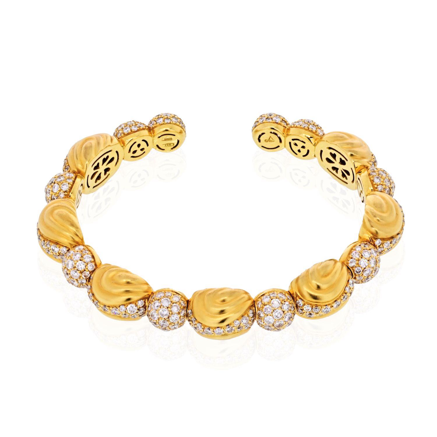 Modern 18 Karat Yellow Gold 10 Carat Fluted Bombe Diamond Cuff Bangle Bracelet