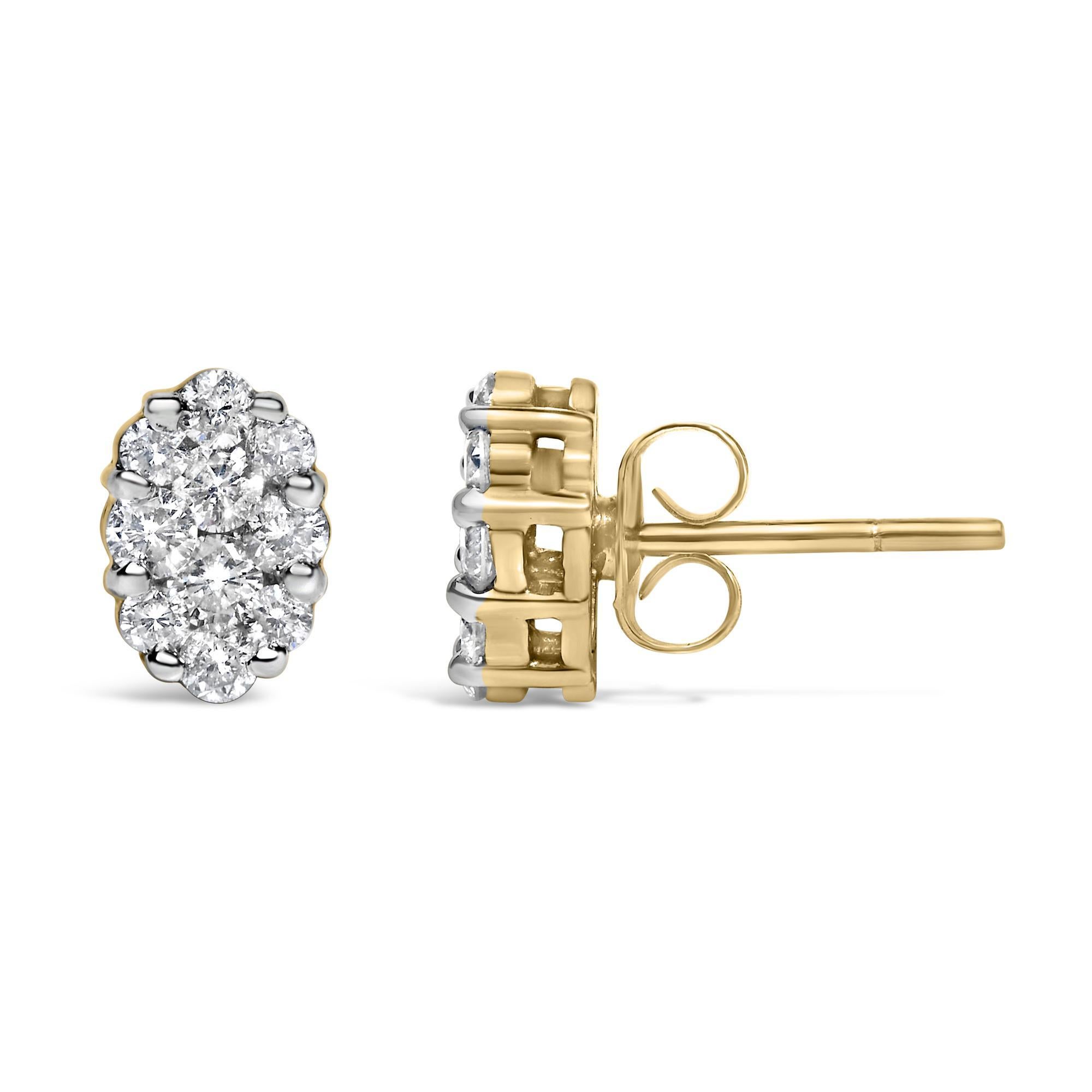18K Yellow Gold 1.00 Diamond Oval Shaped Composite Cluster Stud Earrings Moderno en venta
