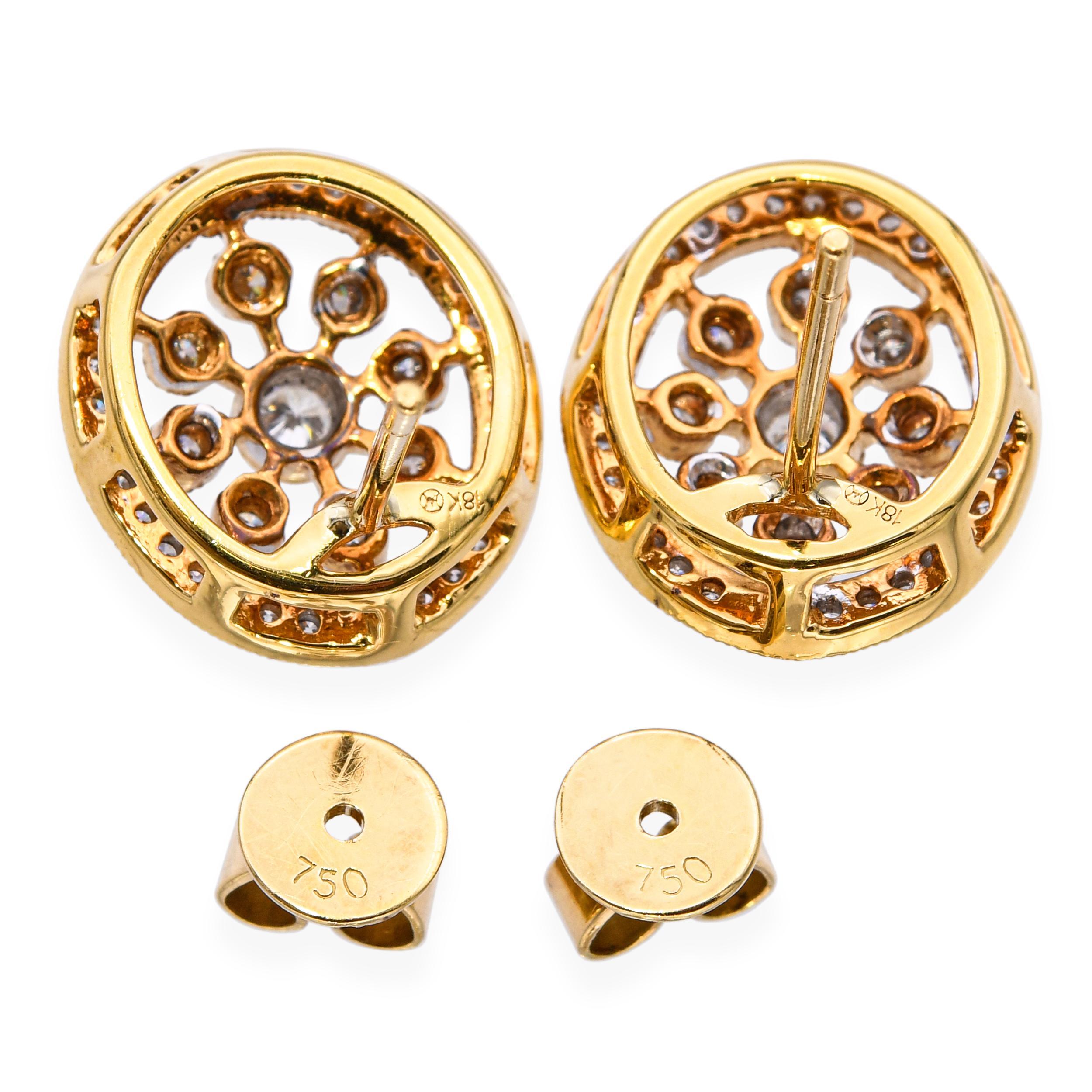 Boucles d'oreilles en or jaune 18k avec motif de diamants 1.01tcw Bon état - En vente à New York, NY