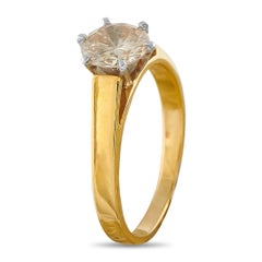 Anillo solitario de oro amarillo de 18 quilates con un diamante de 1,07 quilates MF16-070826