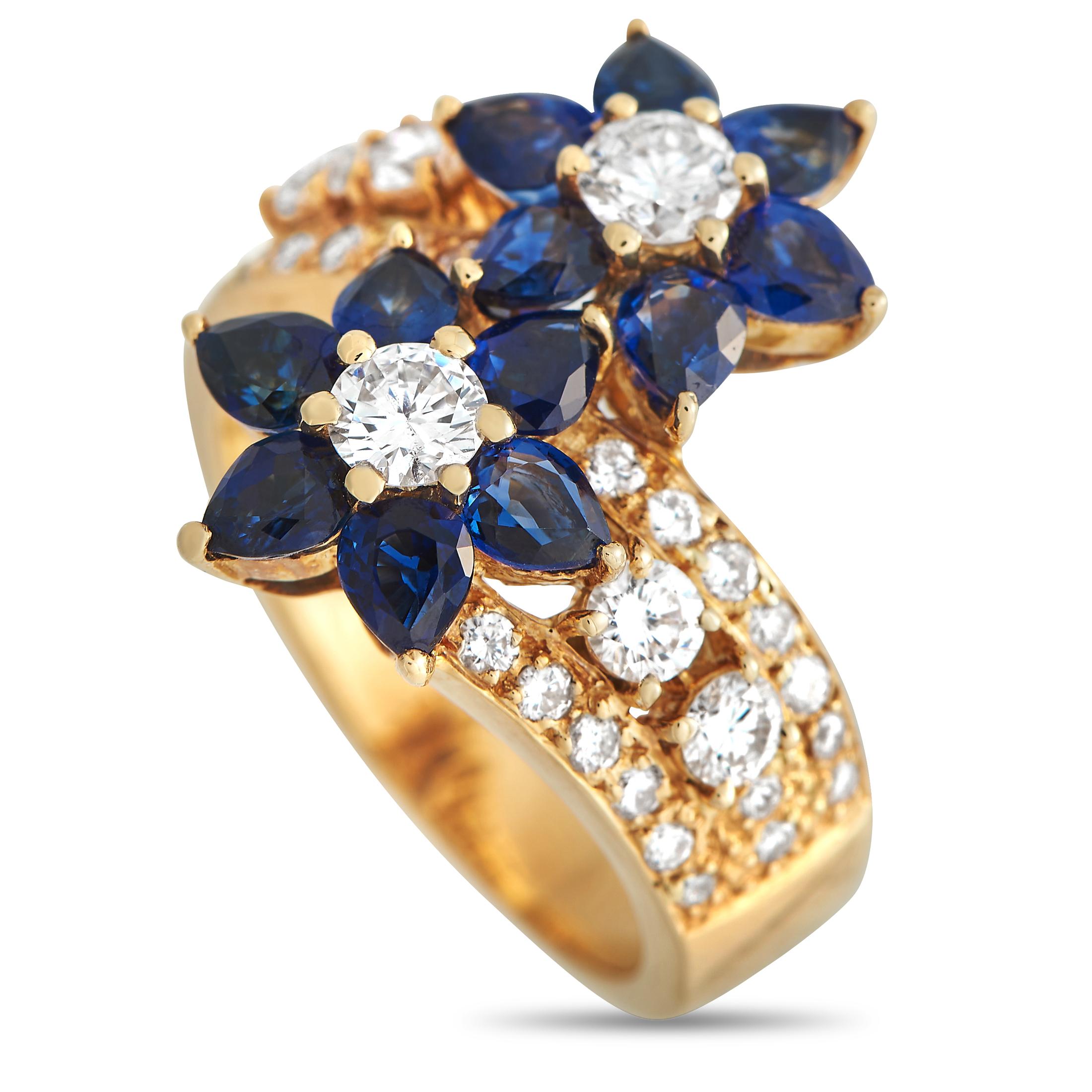18K Yellow Gold 1.08ct Diamond and Sapphire Flower Ring In Excellent Condition In Southampton, PA