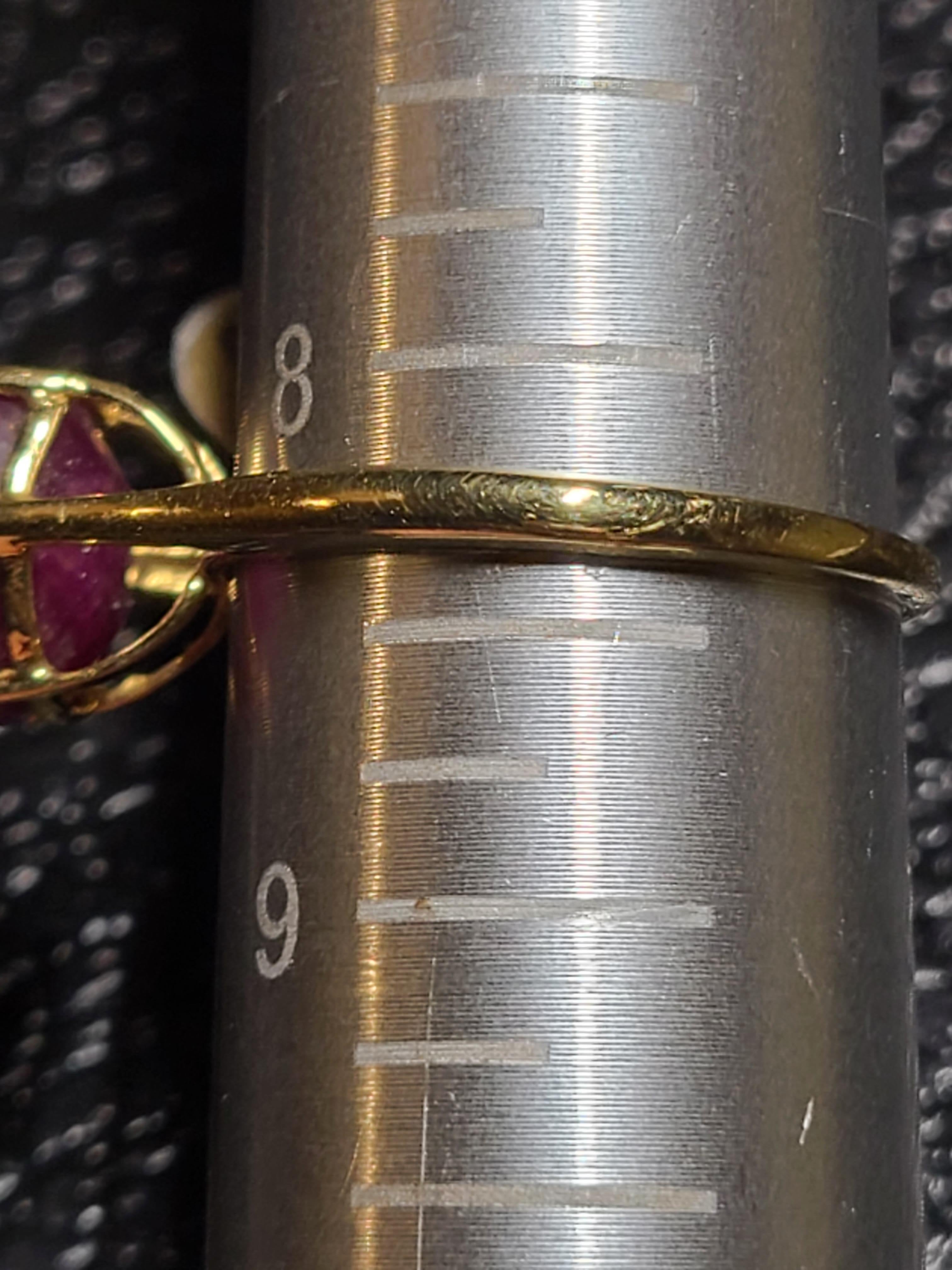 Contemporary 18k Yellow Gold Ruby Solitaire