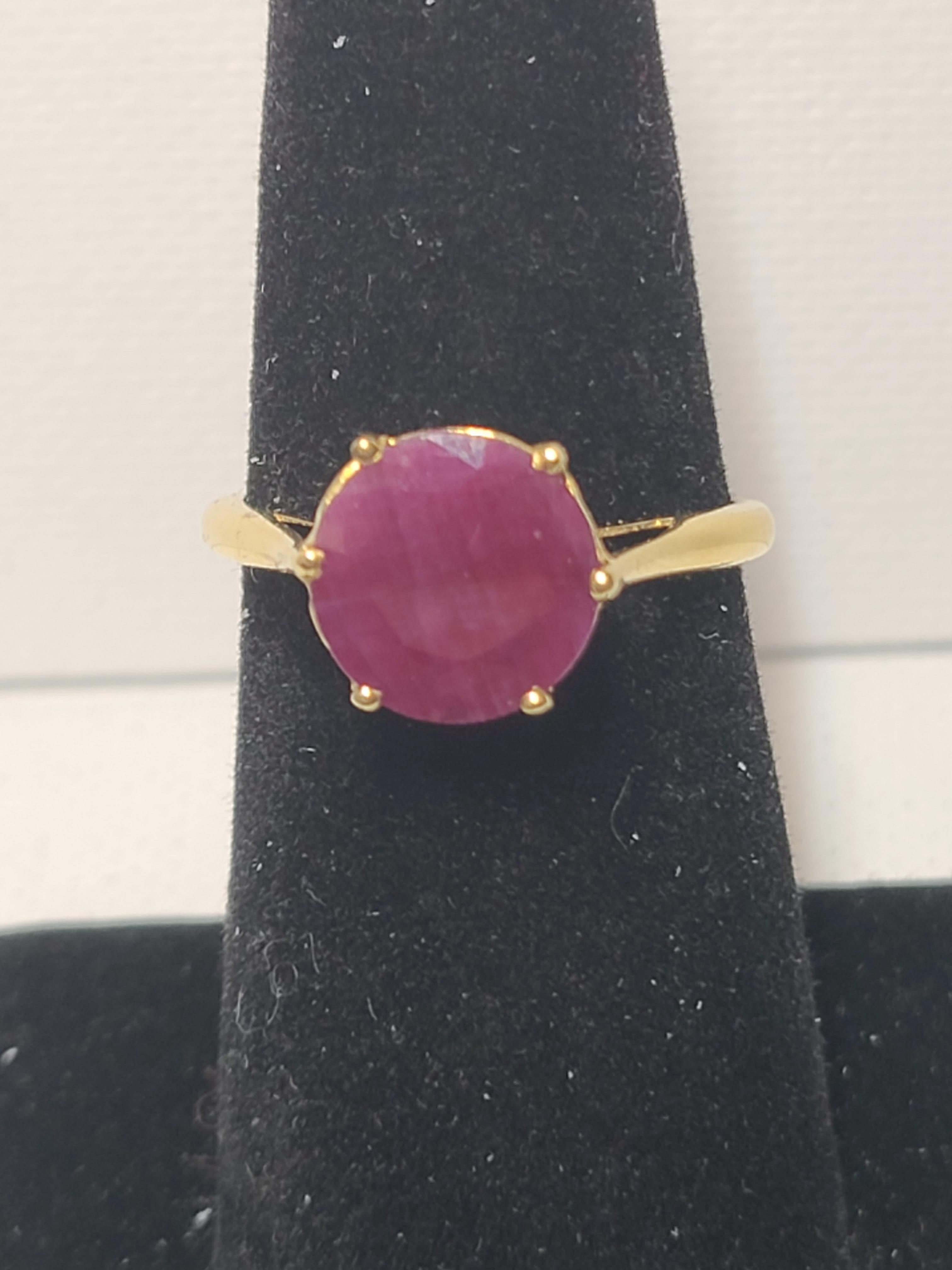 Round Cut 18k Yellow Gold Ruby Solitaire