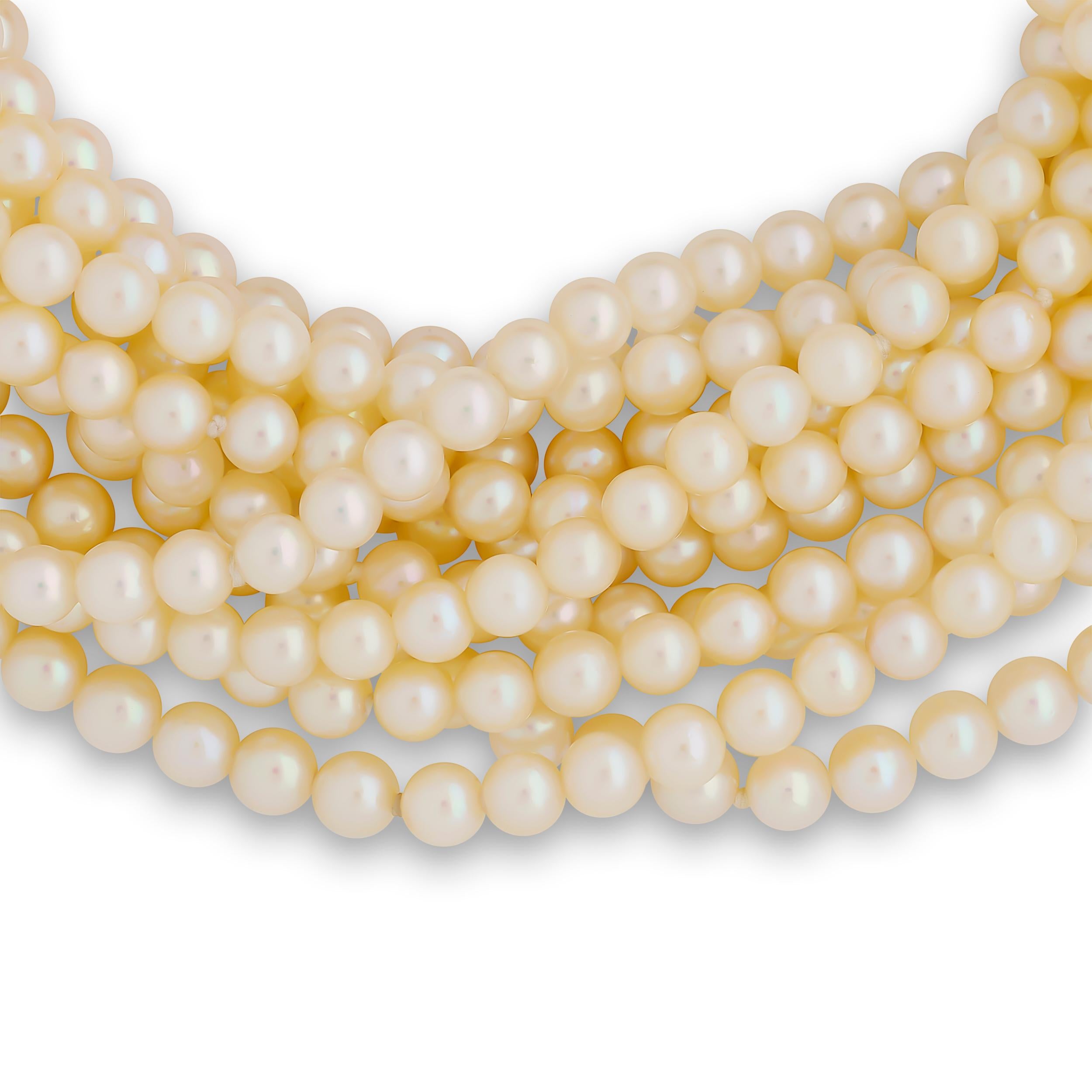 Bracelet de perles en or jaune 18K à 11 brins avec fermoir en diamant Excellent état - En vente à Philadelphia, PA