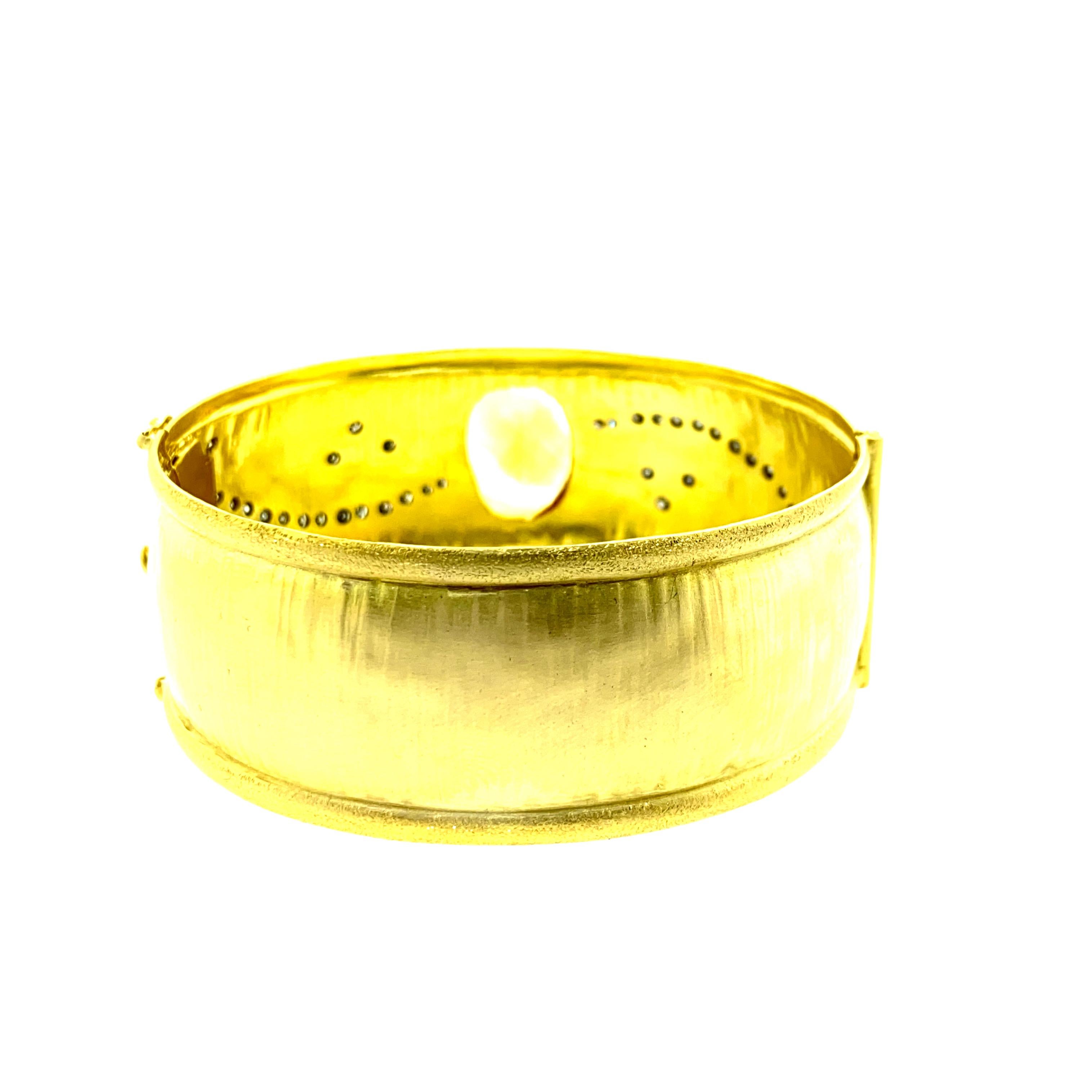 Women's or Men's 18 Karat Yellow Gold 1.11 Carat Diamond 17.50 Carat Citrine Bangle For Sale