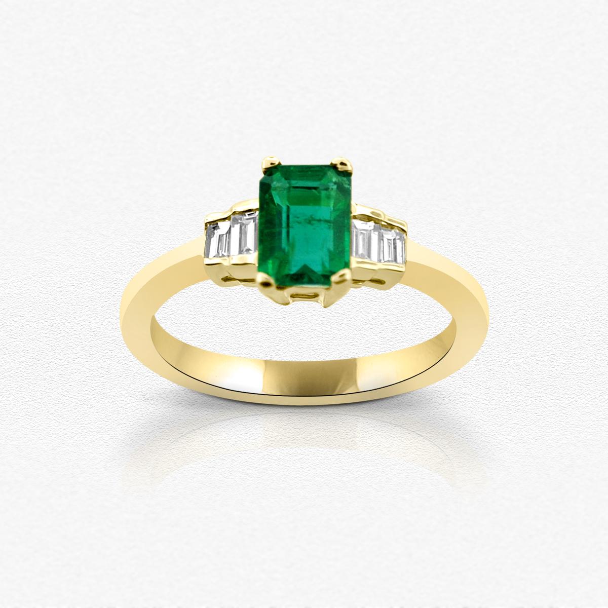 A Gorgeous Classic Style .
Emerald Is A Birthstone Of May. This Ring Features The Finest Quality Elegant Emerald Gemstone Of 7X5mm In Octagon Shape Settled In 18K Yellow Gold. 
This Ring Would Make A Beautiful Engagement Ring.


Style#  R1537