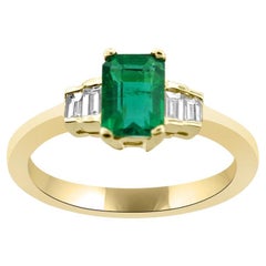 18K Yellow Gold 1.11cts Emerald and Diamond Ring. Style# R1537
