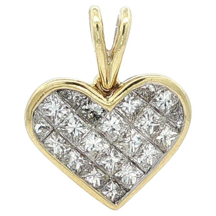 Pendentif à breloques en or jaune 18k 1.12ctw Square Invisible Set Diamond Heart en vente