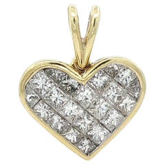 Pendentif à breloques en or jaune 18k 1.12ctw Square Invisible Set Diamond Heart