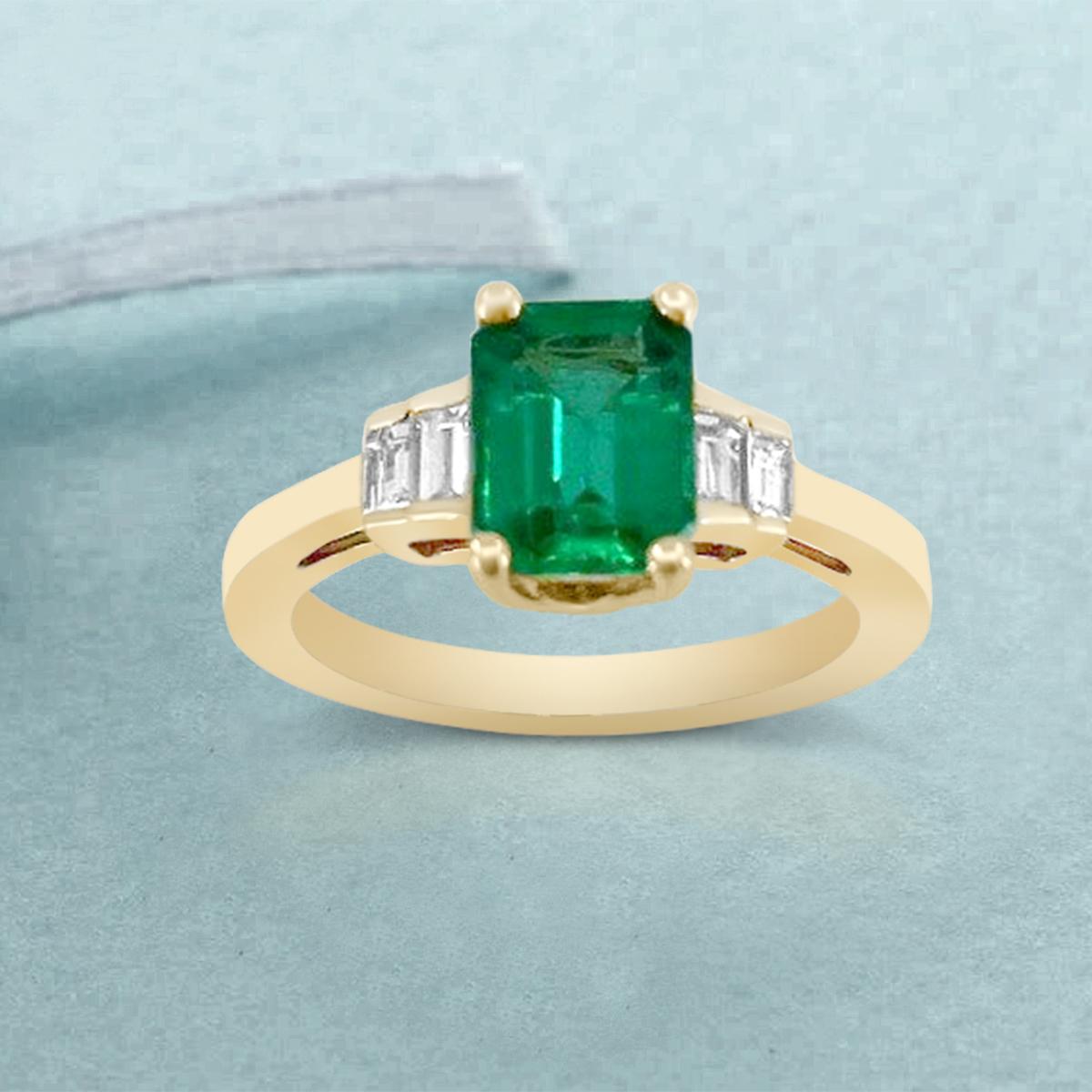 18K Yellow Gold 1.13cts Emerald and Diamond Ring, Style# R1538 In New Condition For Sale In New York, NY