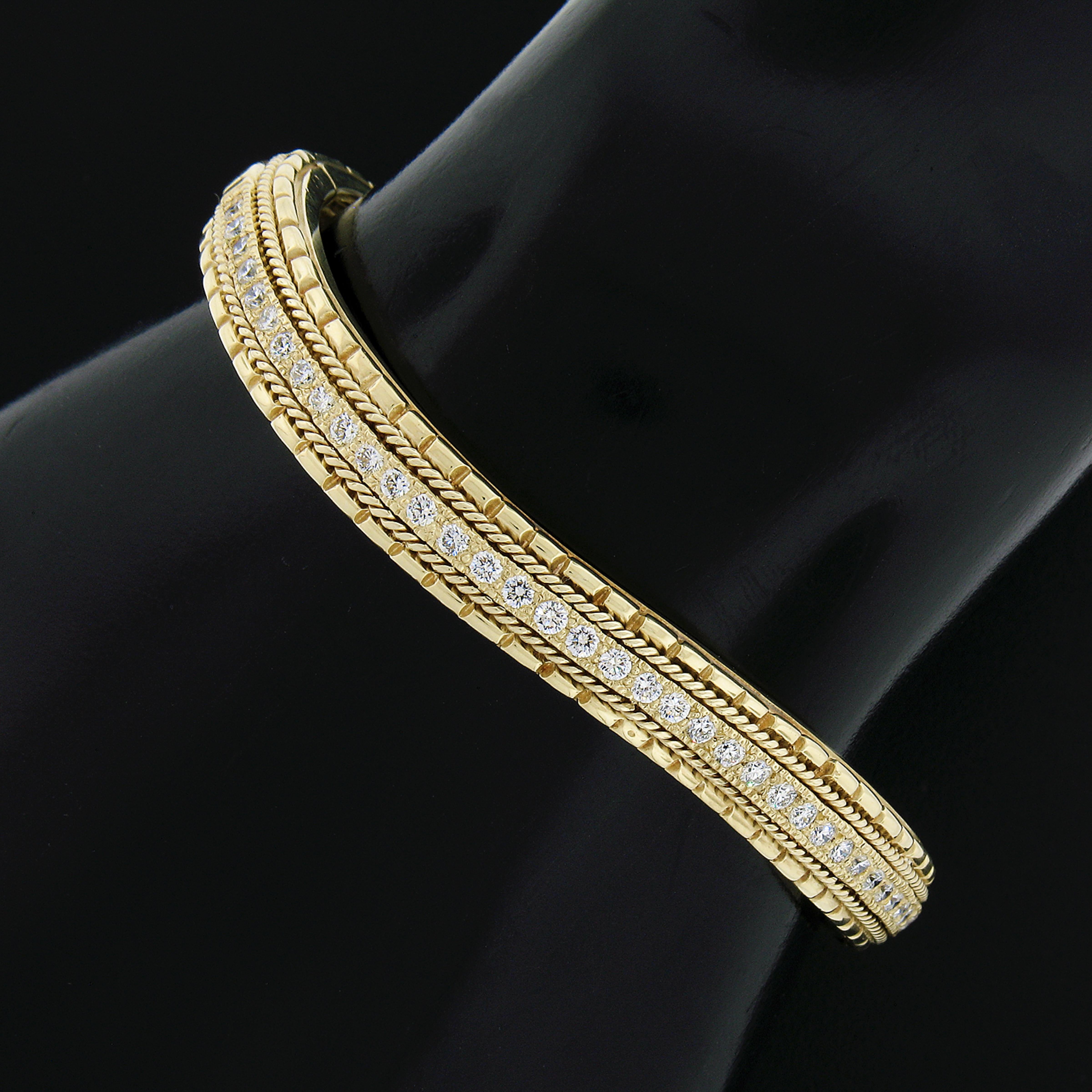 Bracelet jonc à charnières ondulée en or jaune 18 carats avec diamants ronds brillants pavés de 1,14 carat Excellent état - En vente à Montclair, NJ