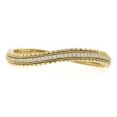 Vintage 18k Yellow Gold 1.14ct Pave Round Brilliant Diamond Wavy Hinged Bangle Bracelet