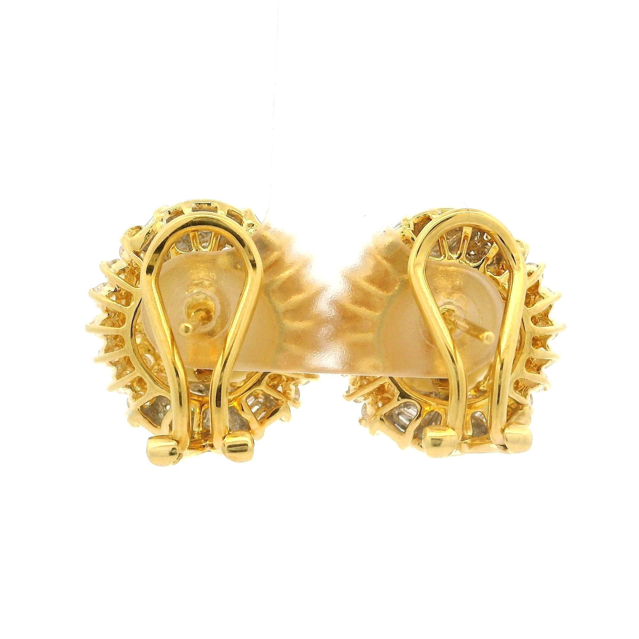 Orecchini Omega in oro giallo 18k con perle bianche dei mari del sud da 11,5 mm e diamanti da 1,55 ct. in vendita 2