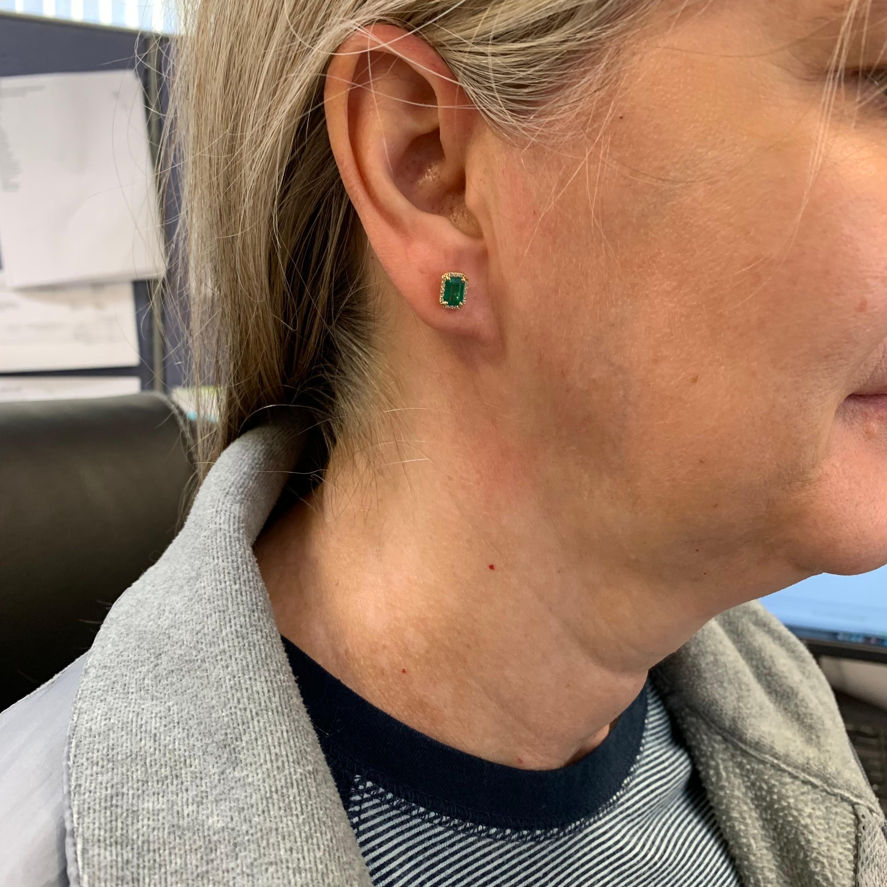 18K Yellow Gold 1.16cttw Fine Emerald and Diamond Stud Earrings In New Condition For Sale In Big Bend, WI