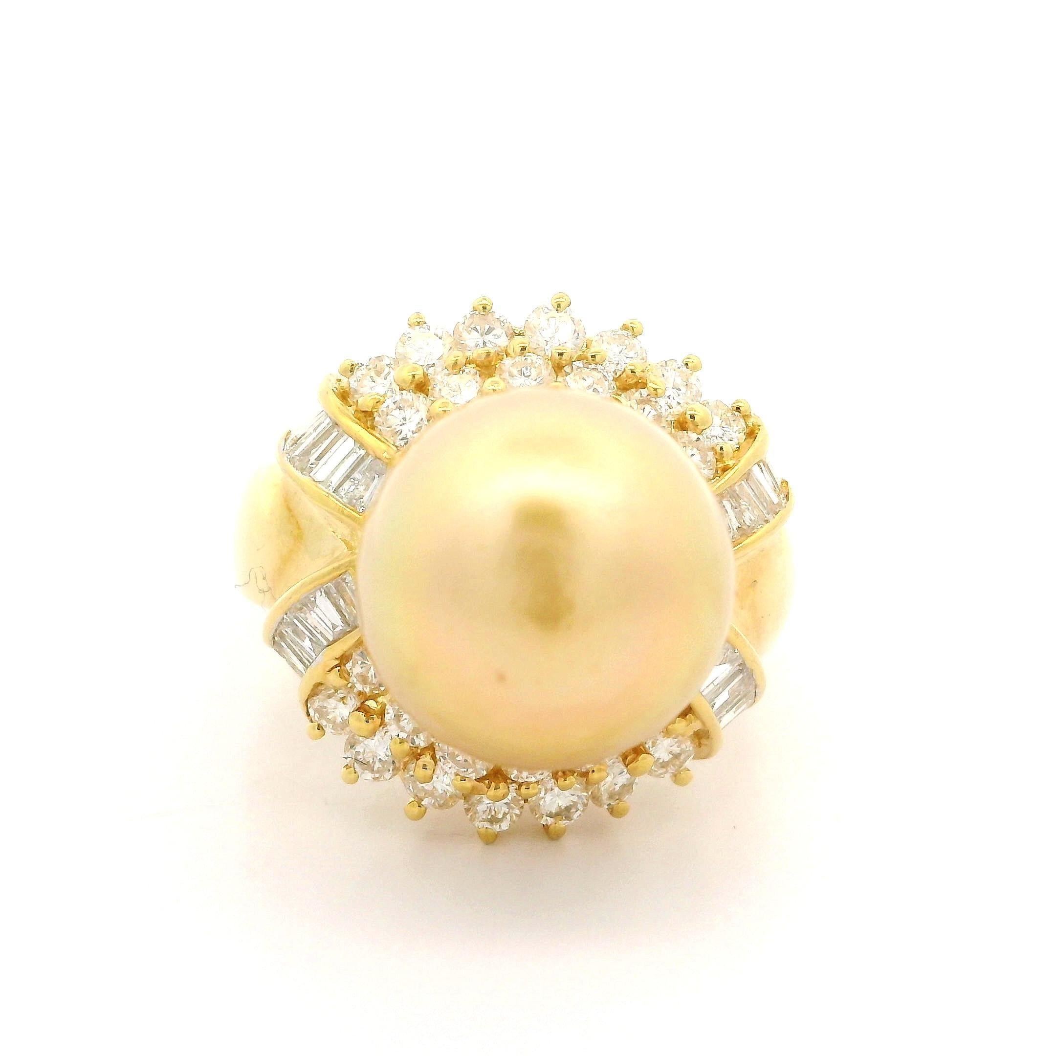 Anillo de cóctel de oro amarillo de 18 quilates con perla dorada de 11,6 mm y halo de diamantes de 1,10 quilates en venta 6