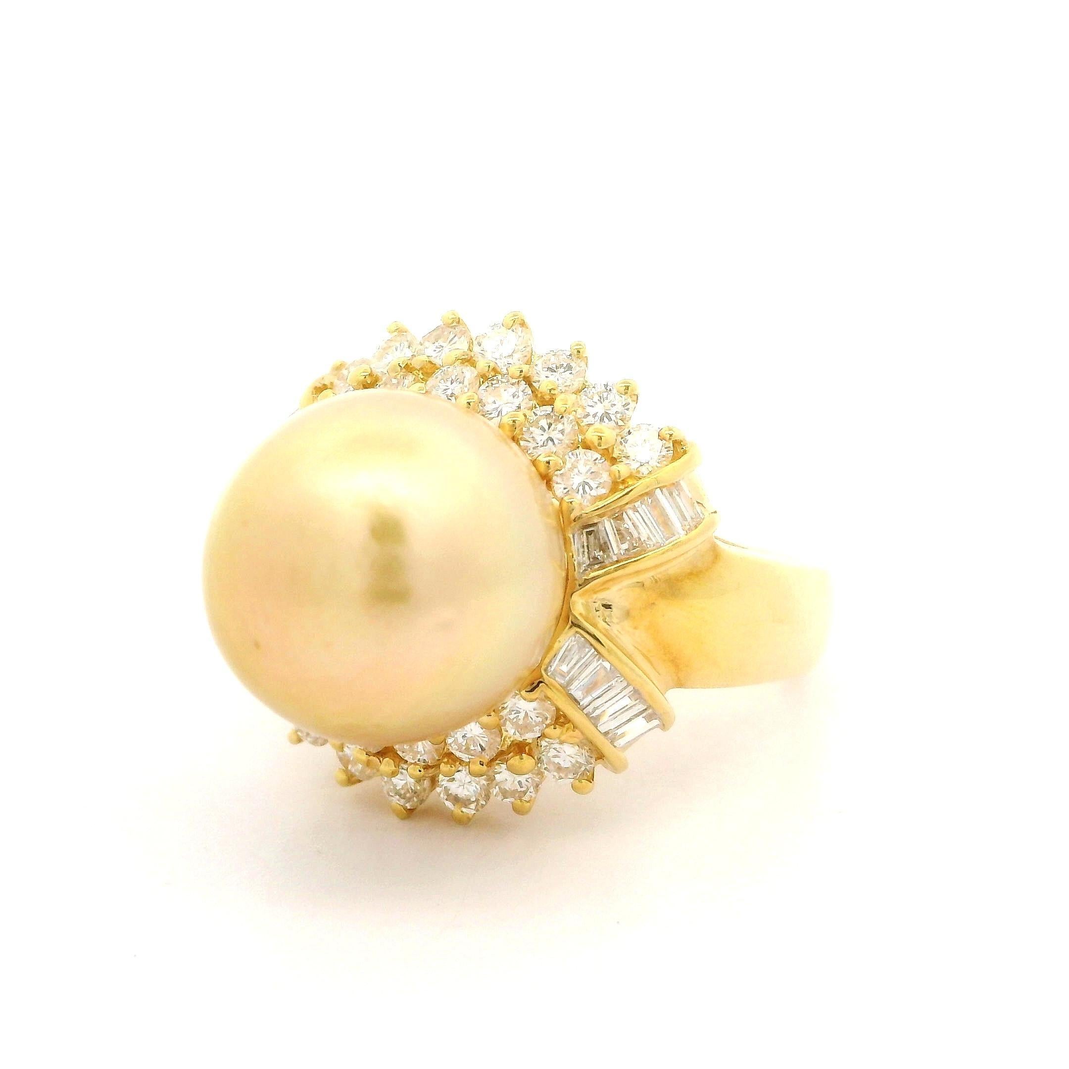 Anillo de cóctel de oro amarillo de 18 quilates con perla dorada de 11,6 mm y halo de diamantes de 1,10 quilates en venta 7