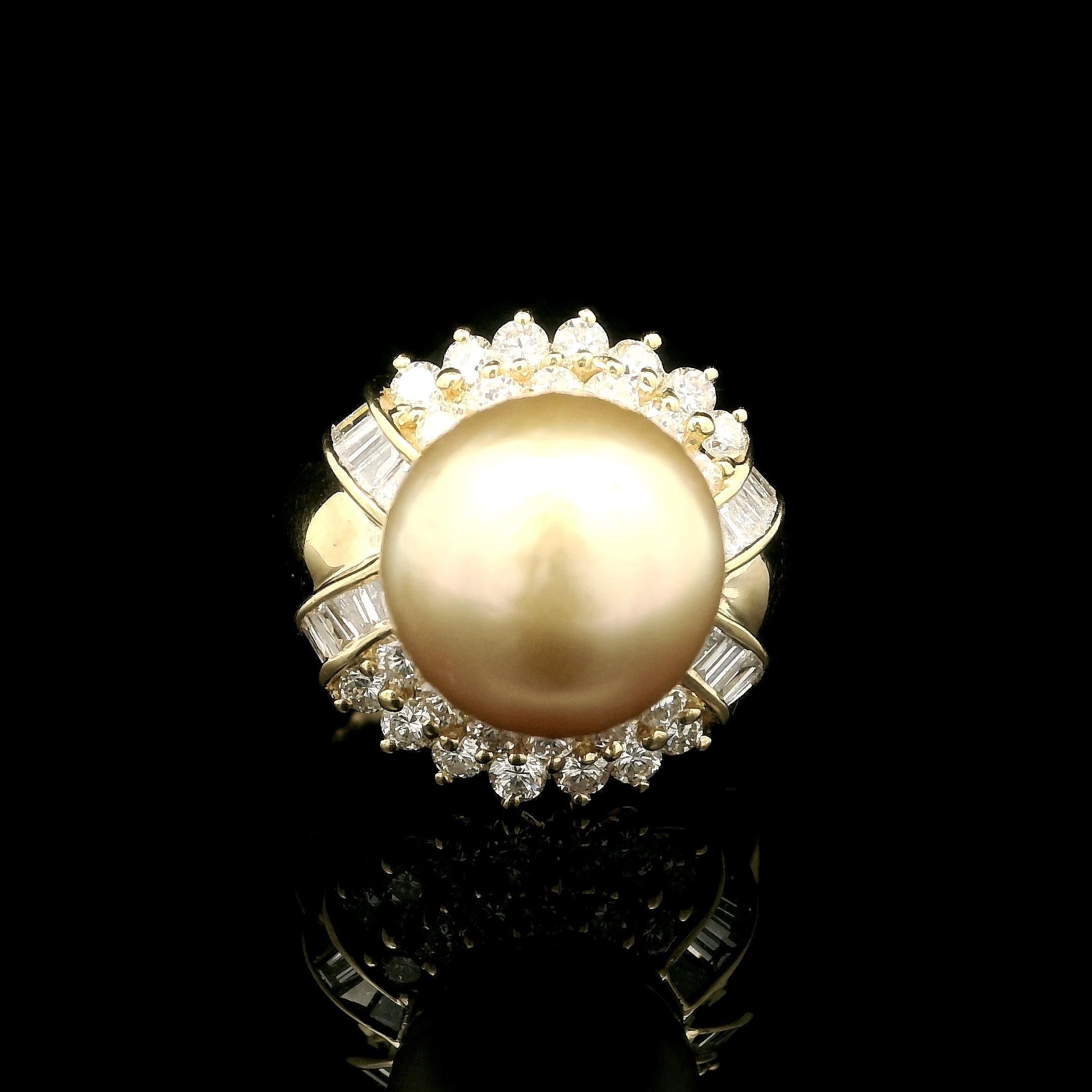 Anillo de cóctel de oro amarillo de 18 quilates con perla dorada de 11,6 mm y halo de diamantes de 1,10 quilates en venta 3