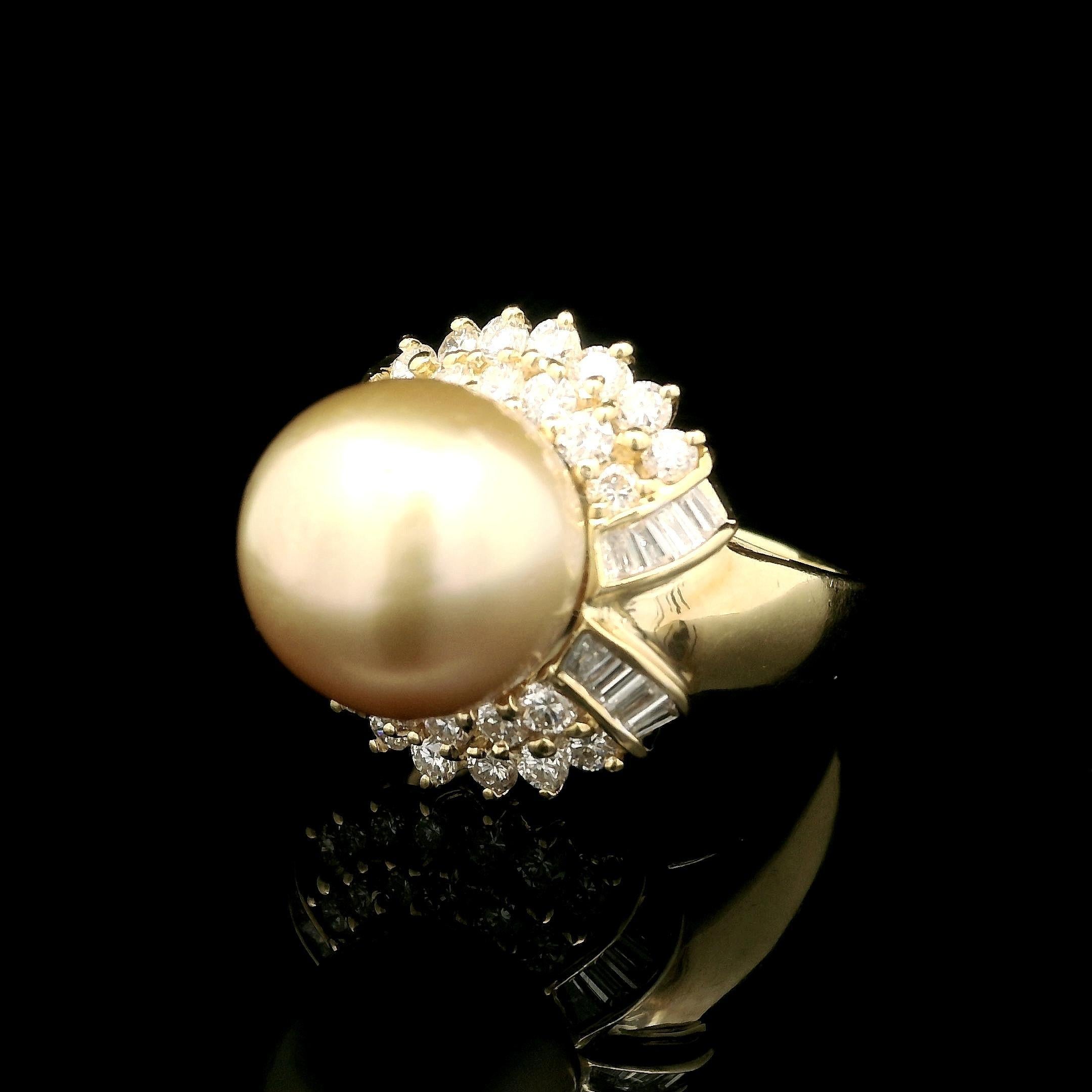 Anillo de cóctel de oro amarillo de 18 quilates con perla dorada de 11,6 mm y halo de diamantes de 1,10 quilates en venta 4