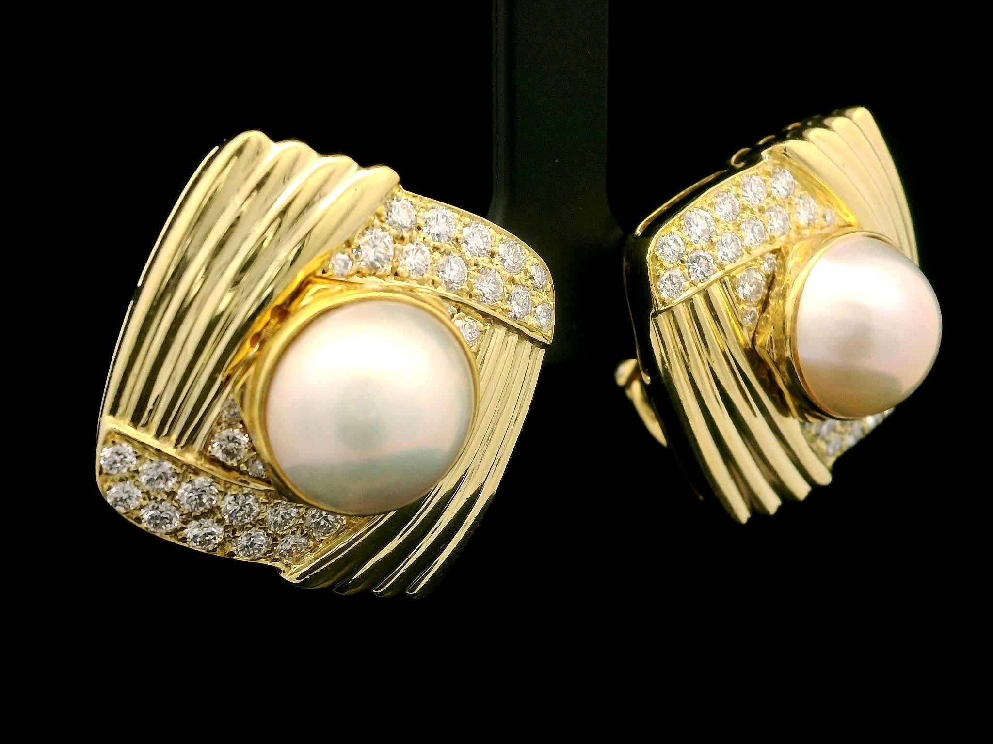 Round Cut 18k Yellow Gold 11.6mm Mabe Pearl 1.85ctw Diamond Large Button Omega Earrings For Sale