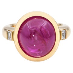 Anello con rubino cabochon e diamanti in oro giallo 18k 11ct