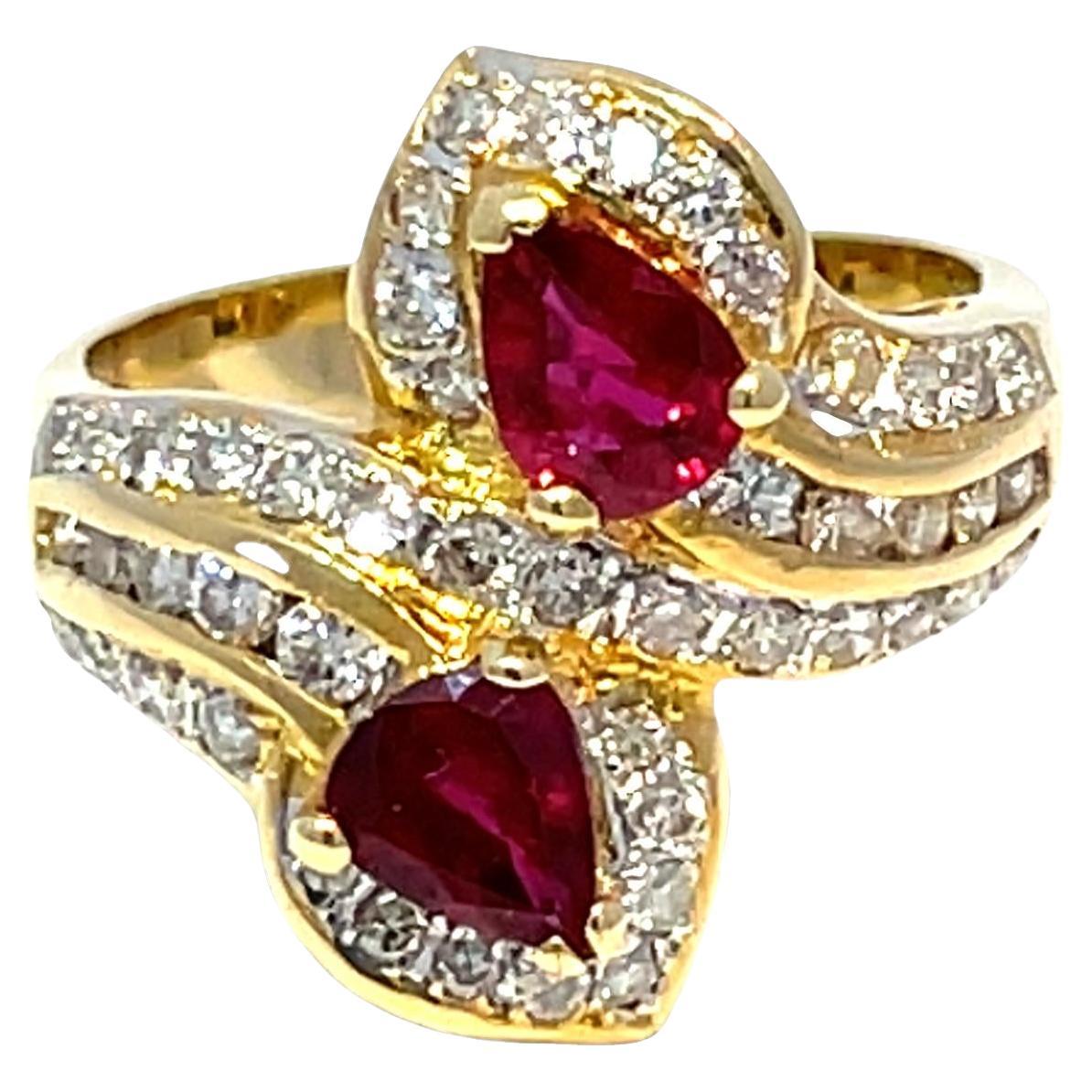 18K Yellow Gold 1.1Ctw Pear-Shaped Rubies 
Diamonds Cocktail Ring in vendita