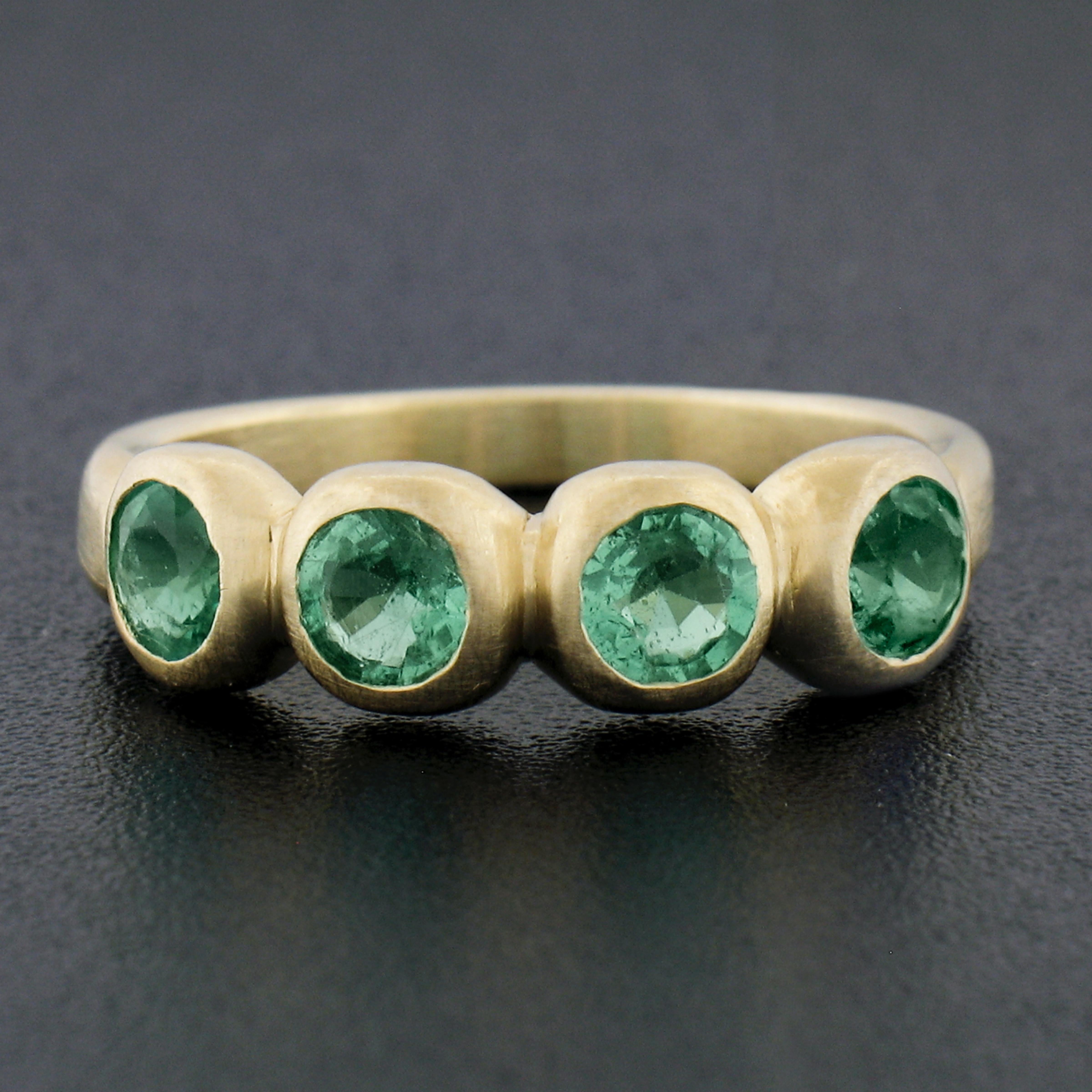 Round Cut 18K Yellow Gold 1.20ctw Round Brilliant Cut Emerald Brushed Stack Band Ring For Sale