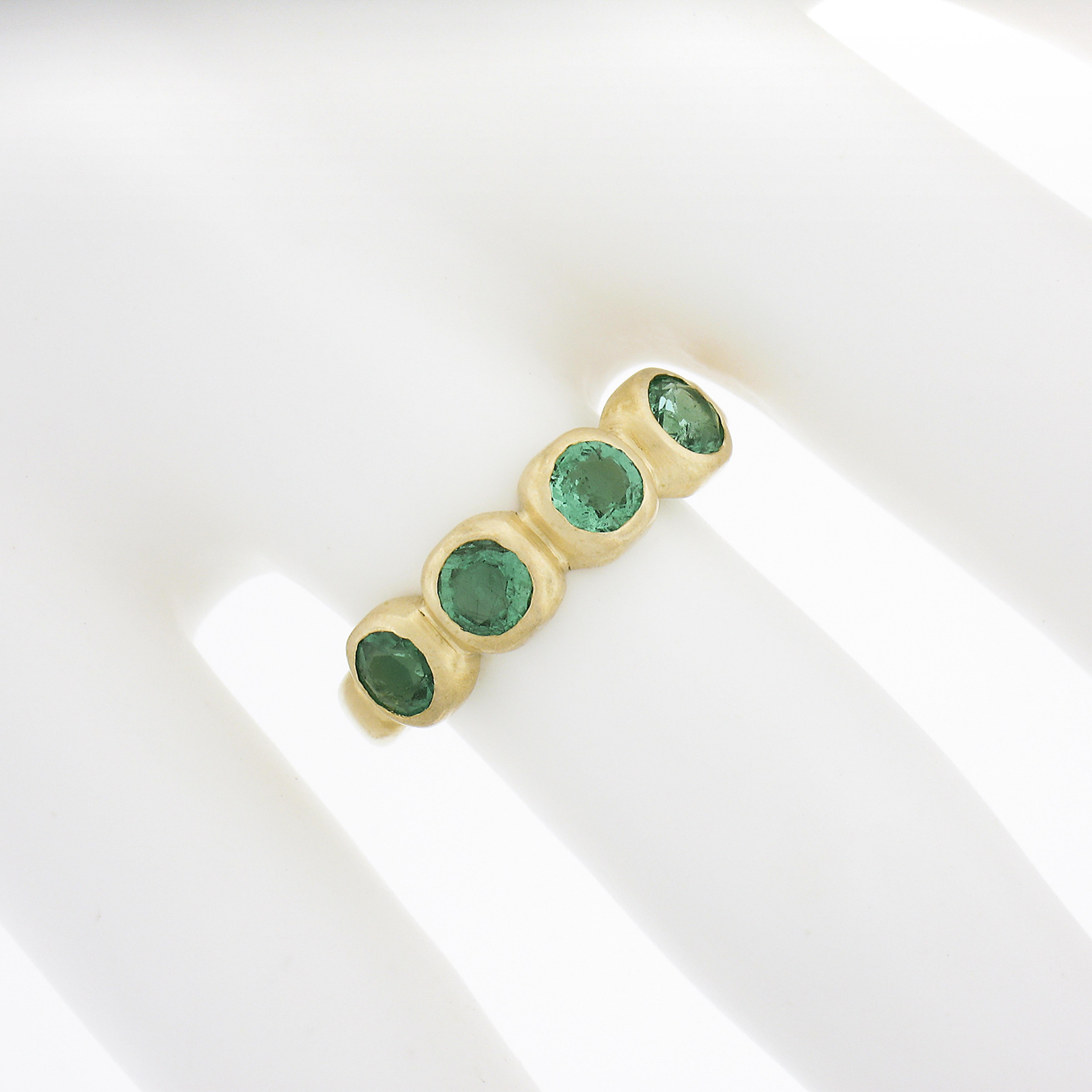 18K Yellow Gold 1.20ctw Round Brilliant Cut Emerald Brushed Stack Band Ring In Excellent Condition For Sale In Montclair, NJ