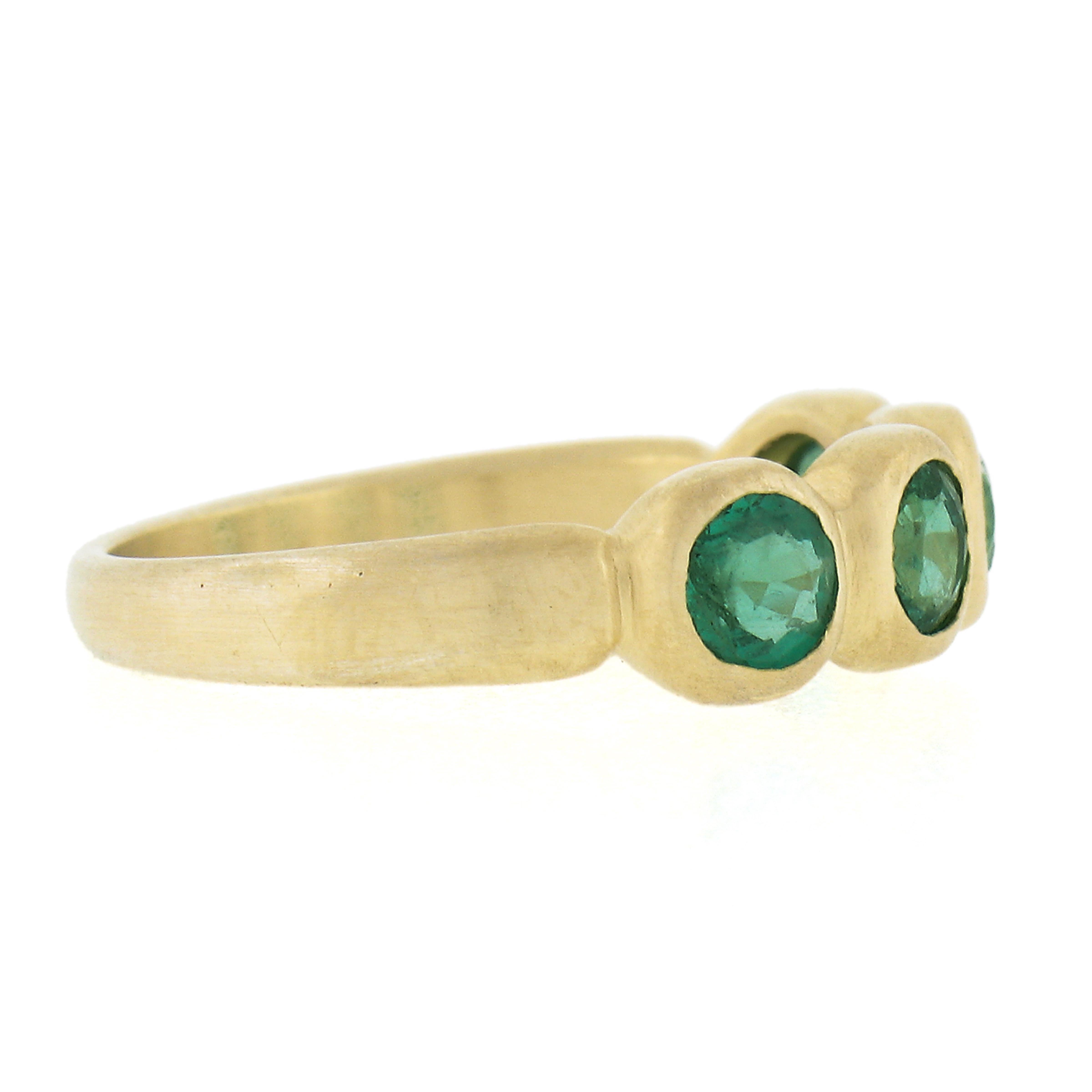 Women's or Men's 18K Yellow Gold 1.20ctw Round Brilliant Cut Emerald Brushed Stack Band Ring For Sale
