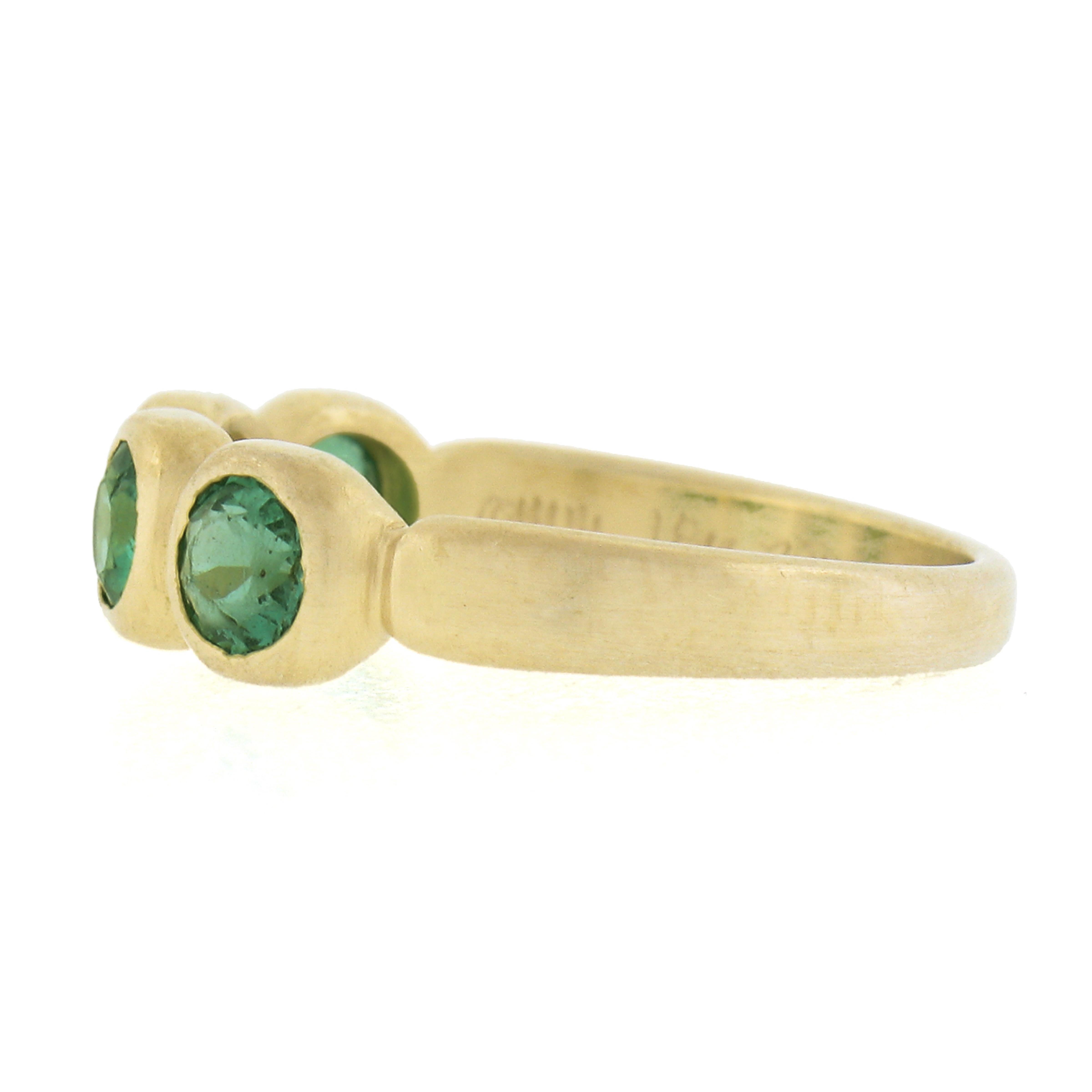 18K Yellow Gold 1.20ctw Round Brilliant Cut Emerald Brushed Stack Band Ring For Sale 1