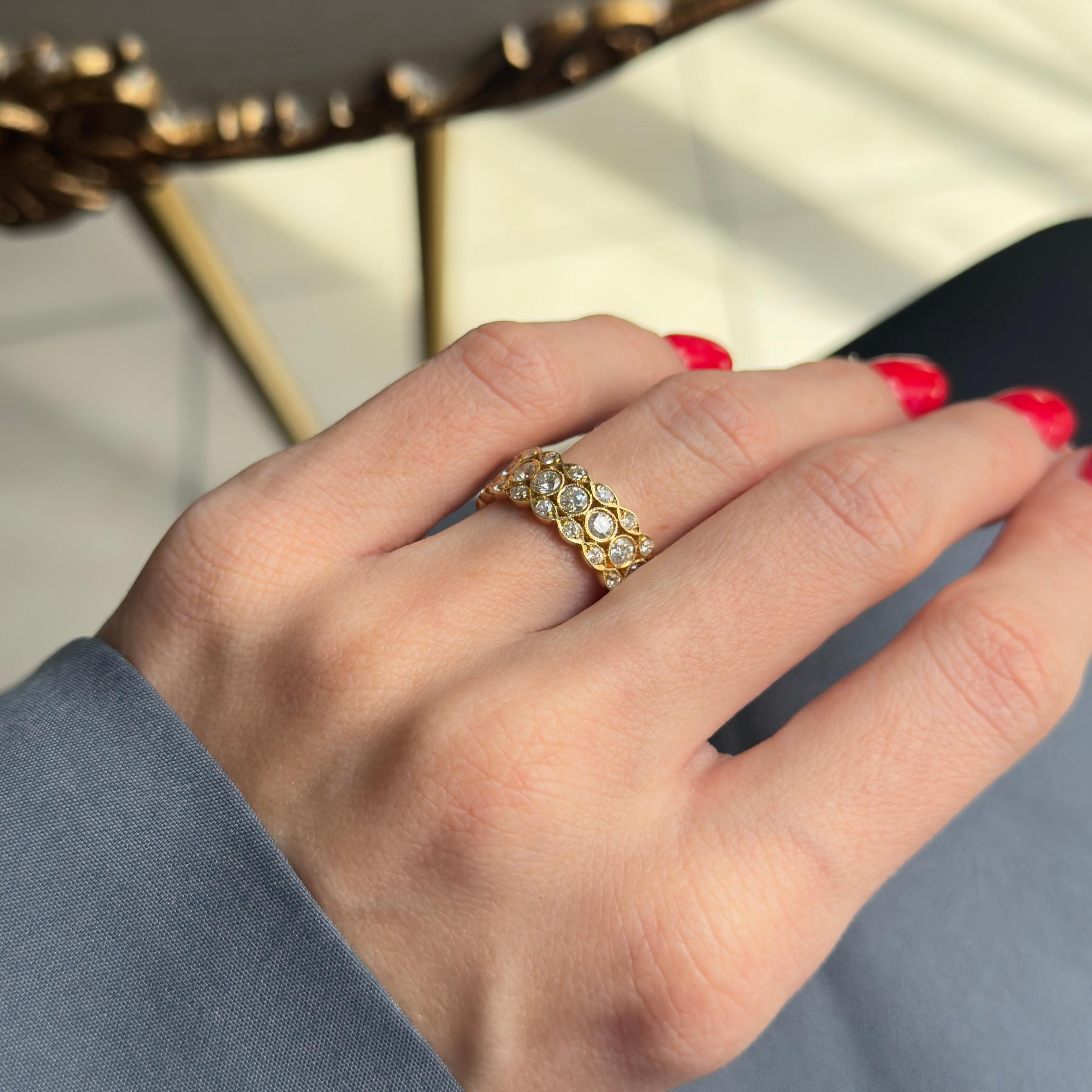 Round Cut 18K Yellow Gold 1.21 Carat Diamond Pave Lattice Milgrain Band For Sale