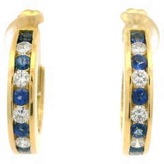Pendientes de aro abrazador de oro amarillo de 18 quilates, zafiro y diamantes de 1,22 quilates