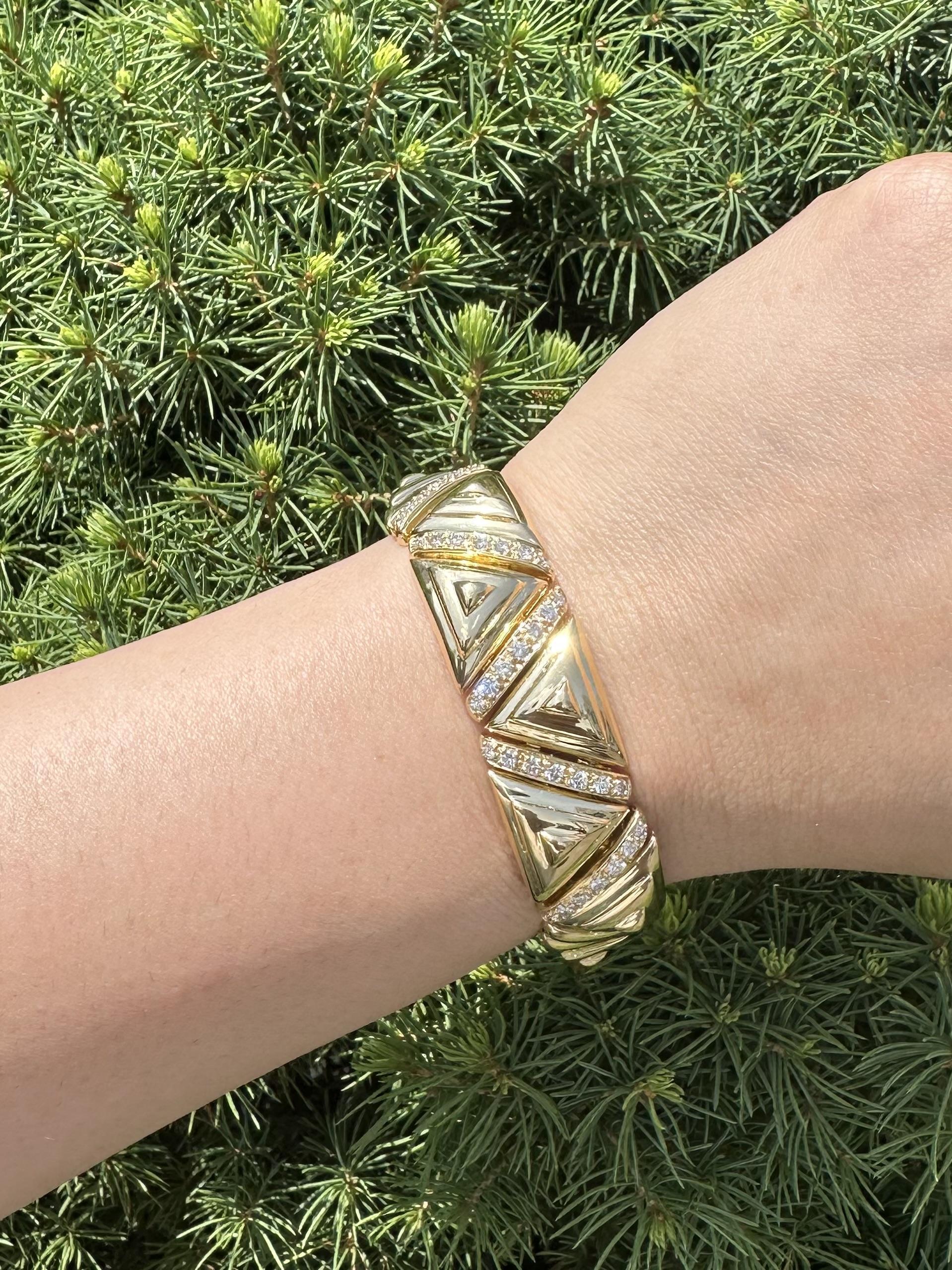 18k Yellow Gold 1.25ctw Diamond Wide Puffed Triangular Link Statement Bracelet For Sale 2