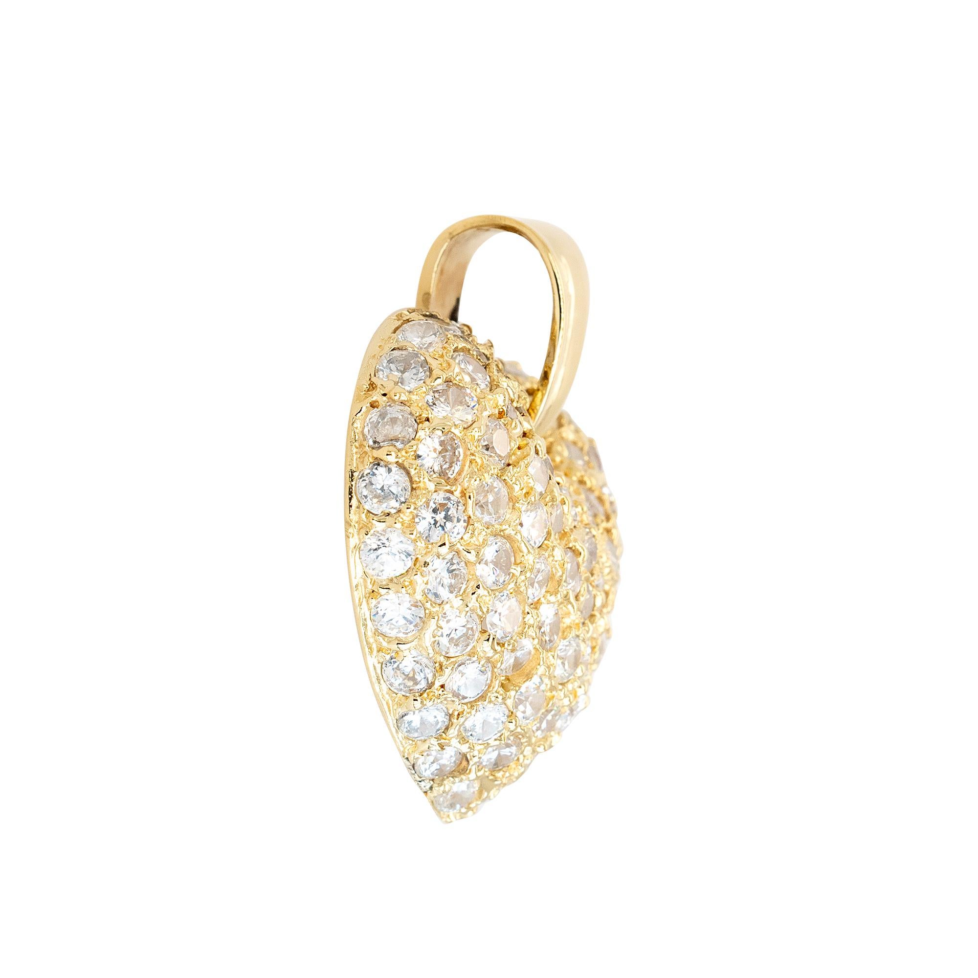 Round Cut 18k Yellow Gold 1.26ctw Round Brilliant Natural Diamond Heart Pendant For Sale
