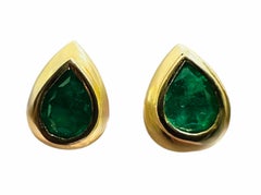 18K Yellow Gold 1.30 Carat Emerald Tear Drop Stud Earrings