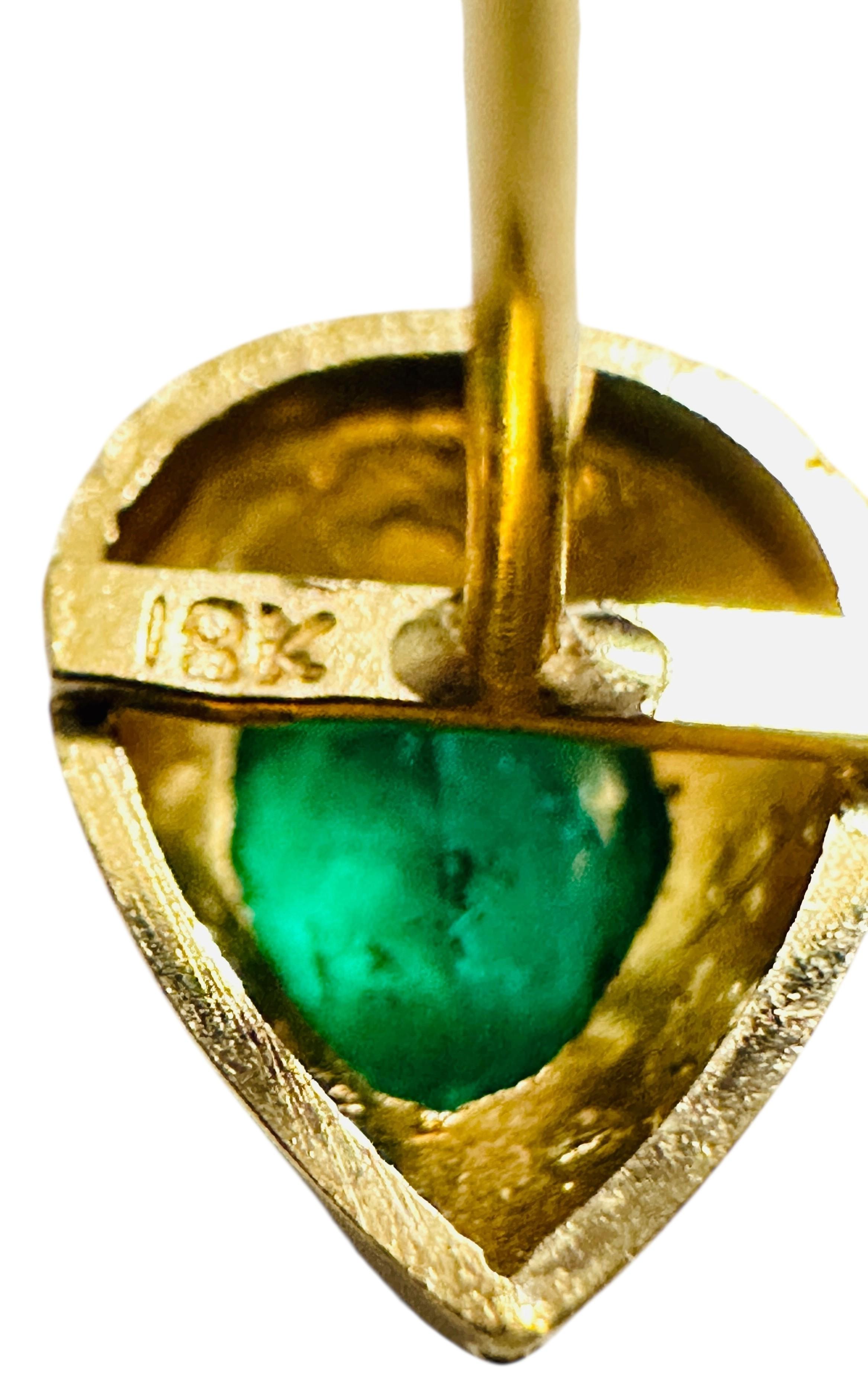 18K Yellow Gold 1.30 Carat Emerald Tear Drop Stud Earrings (Art déco) im Angebot