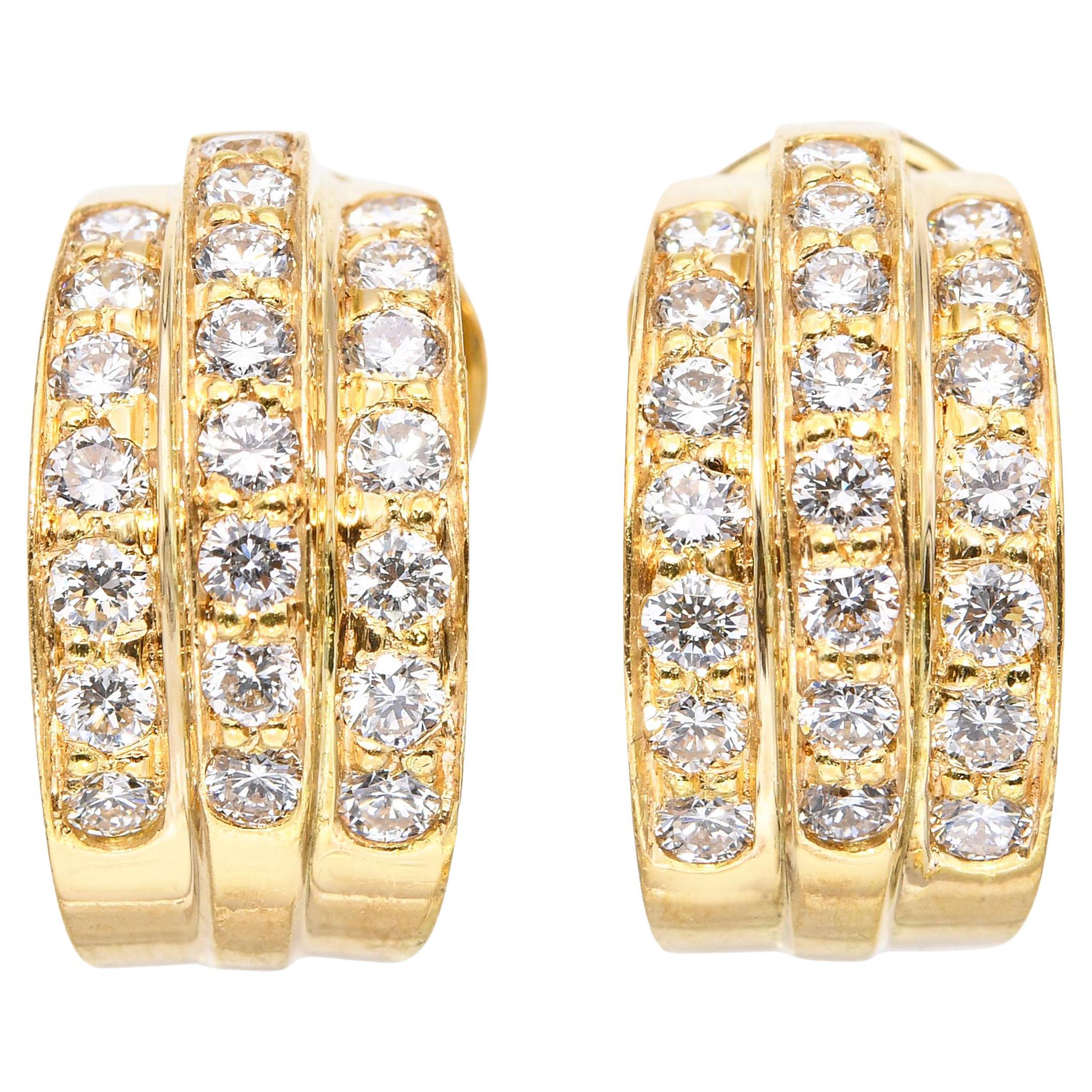 Boucles d
oreilles Omega Back en or jaune 18k avec 1.32tcw de diamant