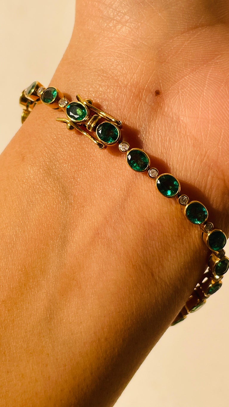 18K Yellow Gold 13.5cts Emerald and Diamond Tennis Bracelet For Sale at