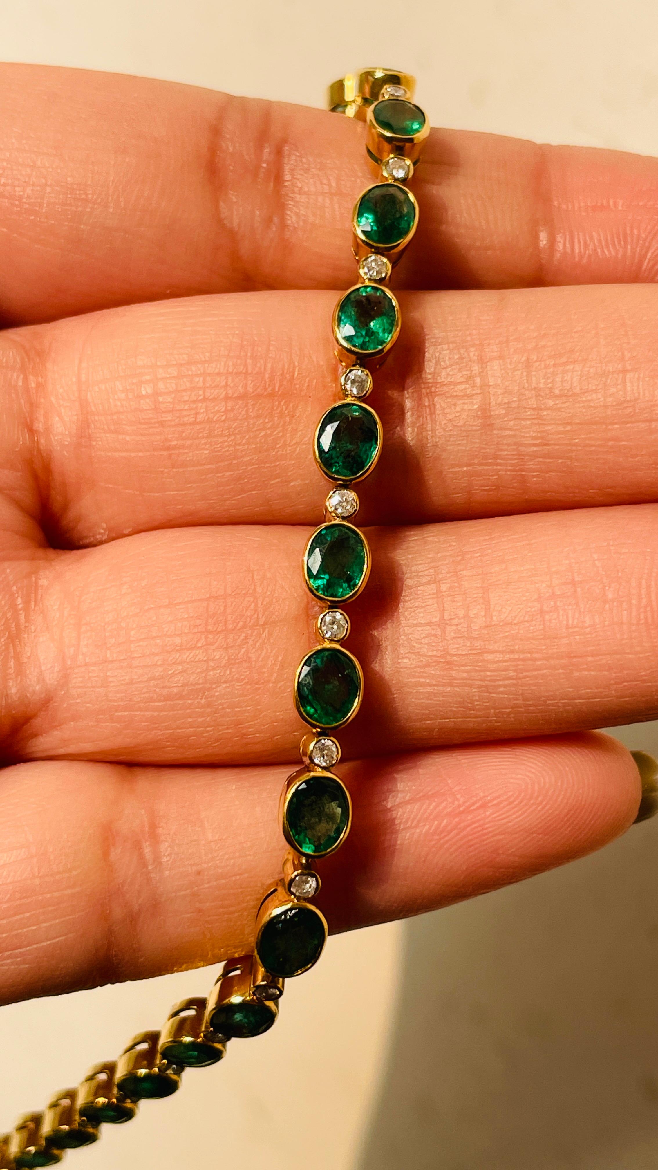 18K Yellow Gold 13.5cts Emerald and Diamond Tennis Bracelet For Sale 2
