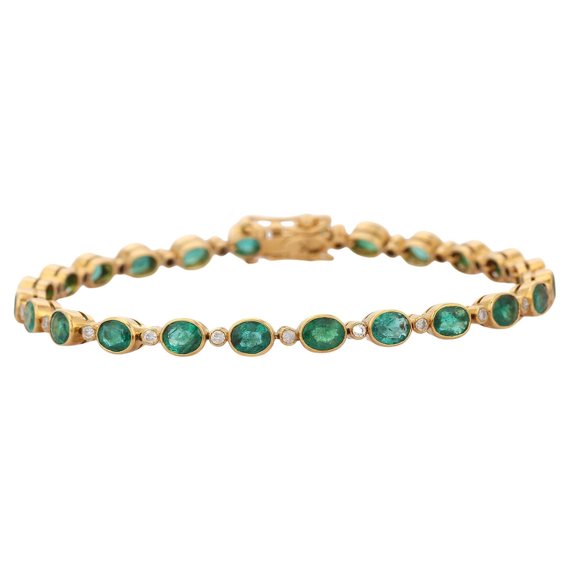 18K Yellow Gold 13.5cts Emerald and Diamond Tennis Bracelet For Sale