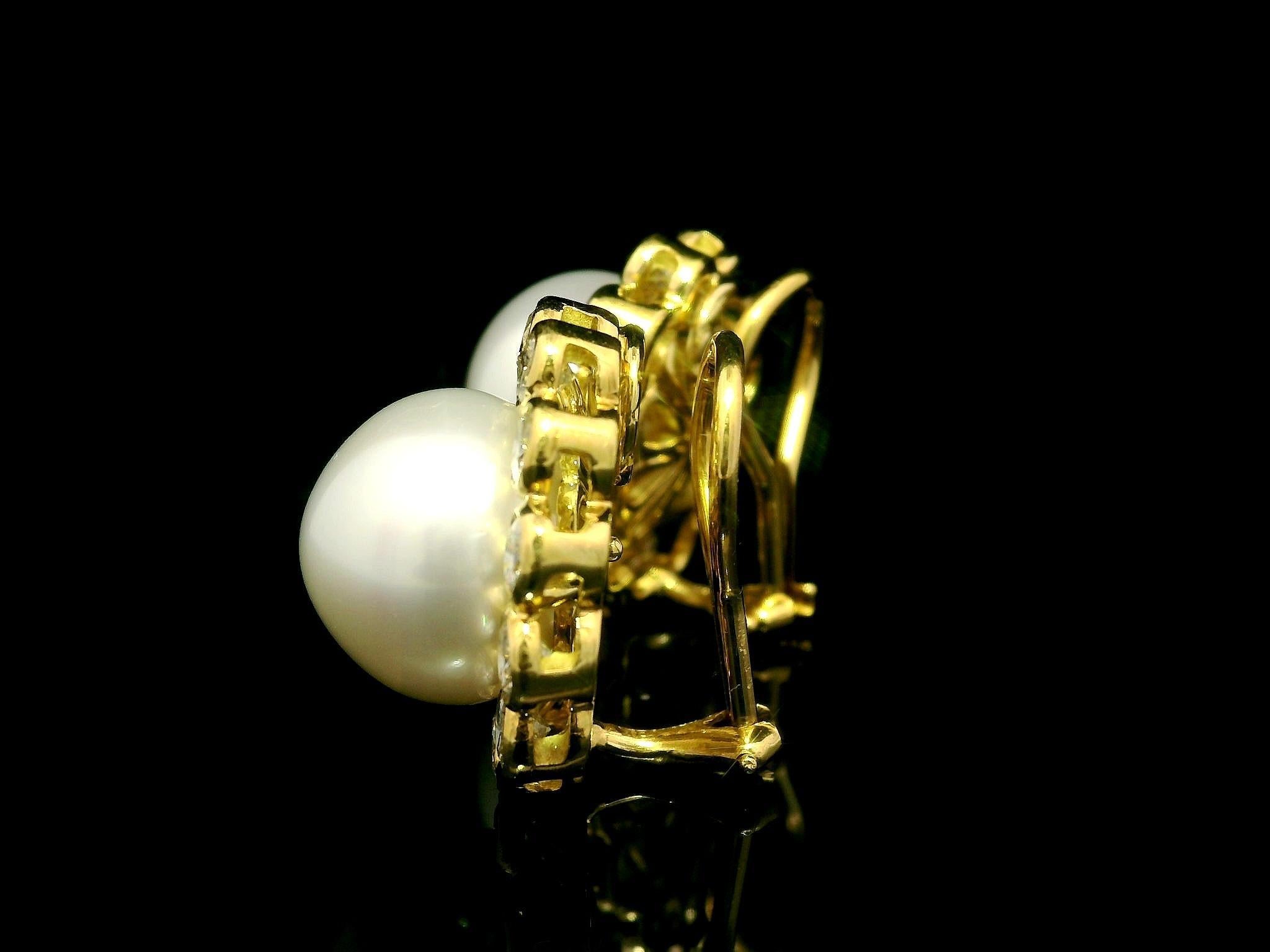 Donna 18k Yellow Gold 13.8mm Button Pearl 3.6ctw Bezel Large Diamond Halo Earrings in vendita