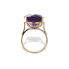 18K Yellow Gold 13.98 carat Oval Amethyst ring size 7