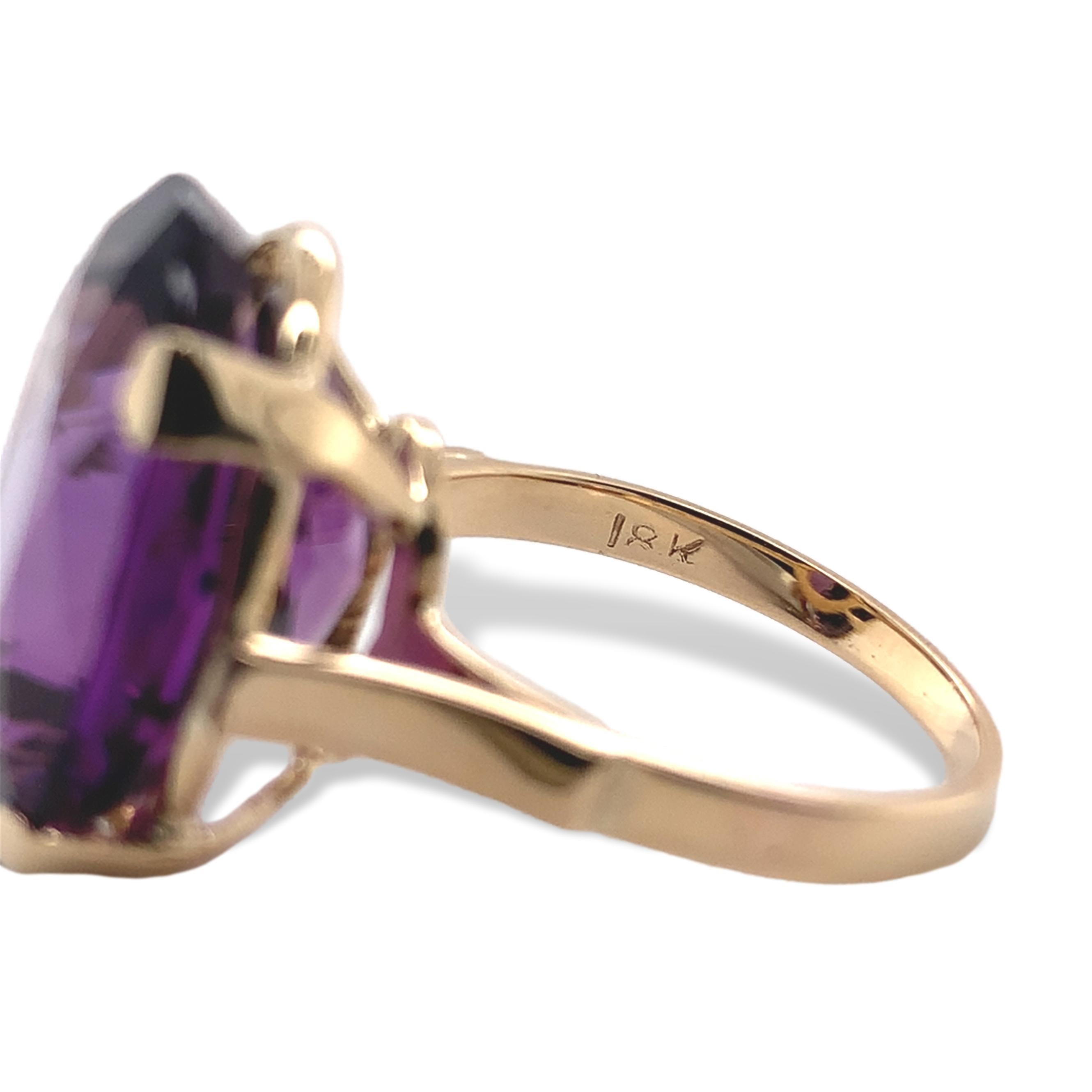 18K Yellow Gold 13.98 carat Oval Amethyst ring size 7 For Sale 3