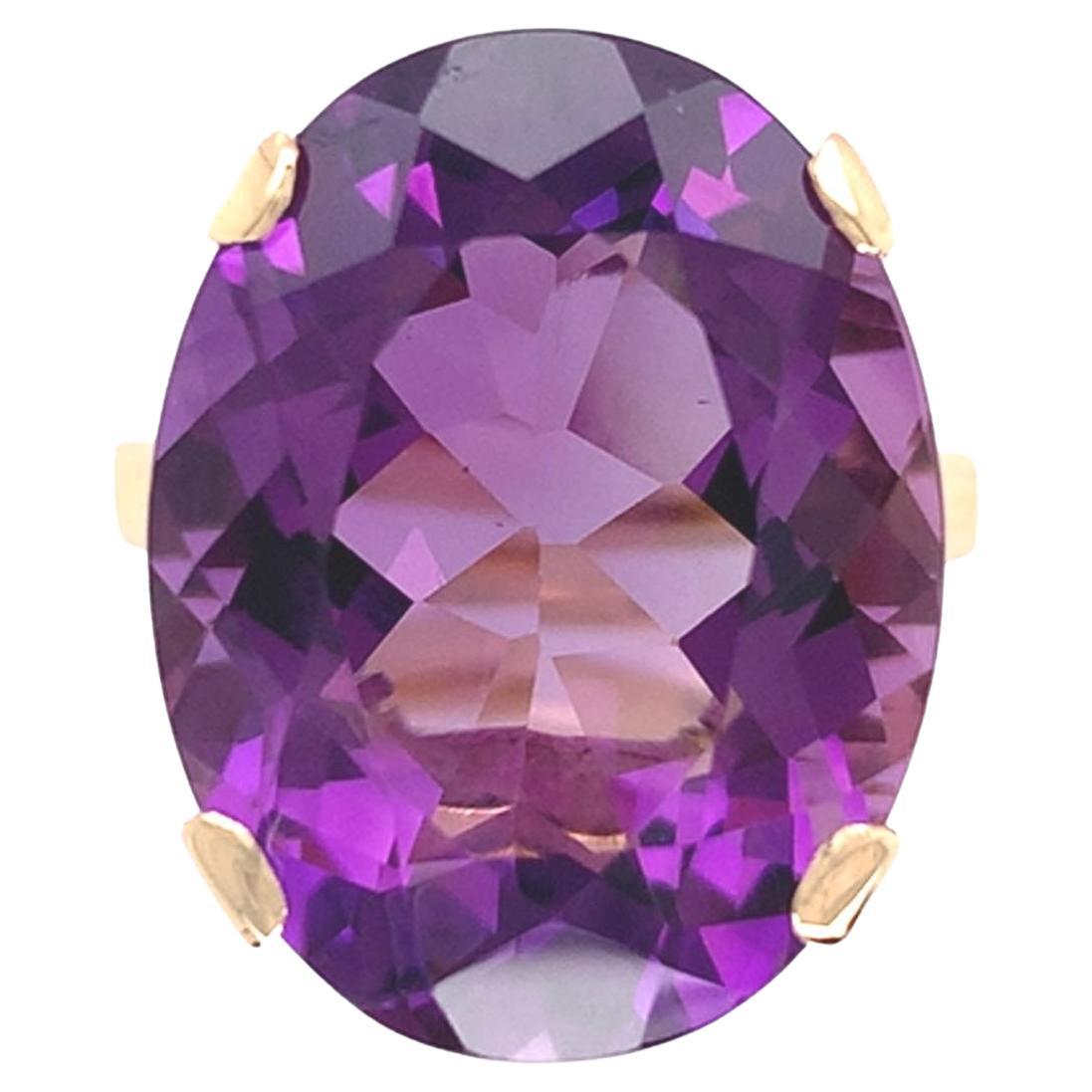 18K Yellow Gold 13.98 carat Oval Amethyst ring size 7 For Sale