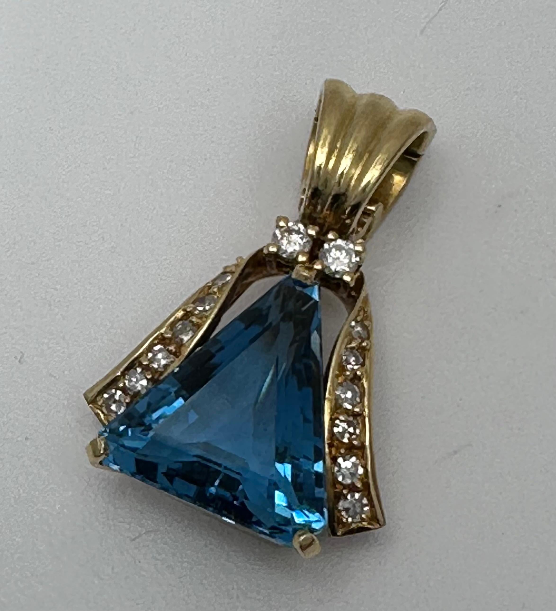 Trillion Cut 18k Yellow Gold 13mm x 15mm Triangular London Blue Topaz Diamond Pendant  For Sale