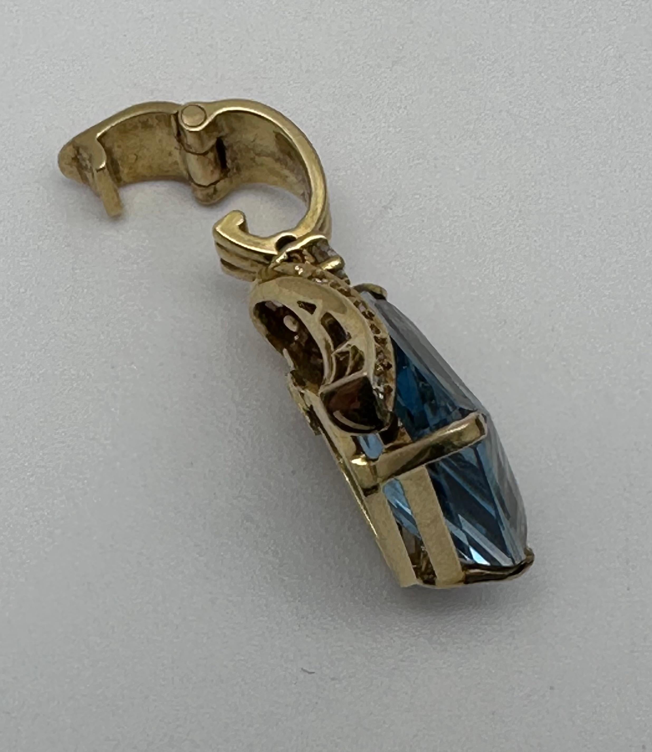 Women's 18k Yellow Gold 13mm x 15mm Triangular London Blue Topaz Diamond Pendant  For Sale